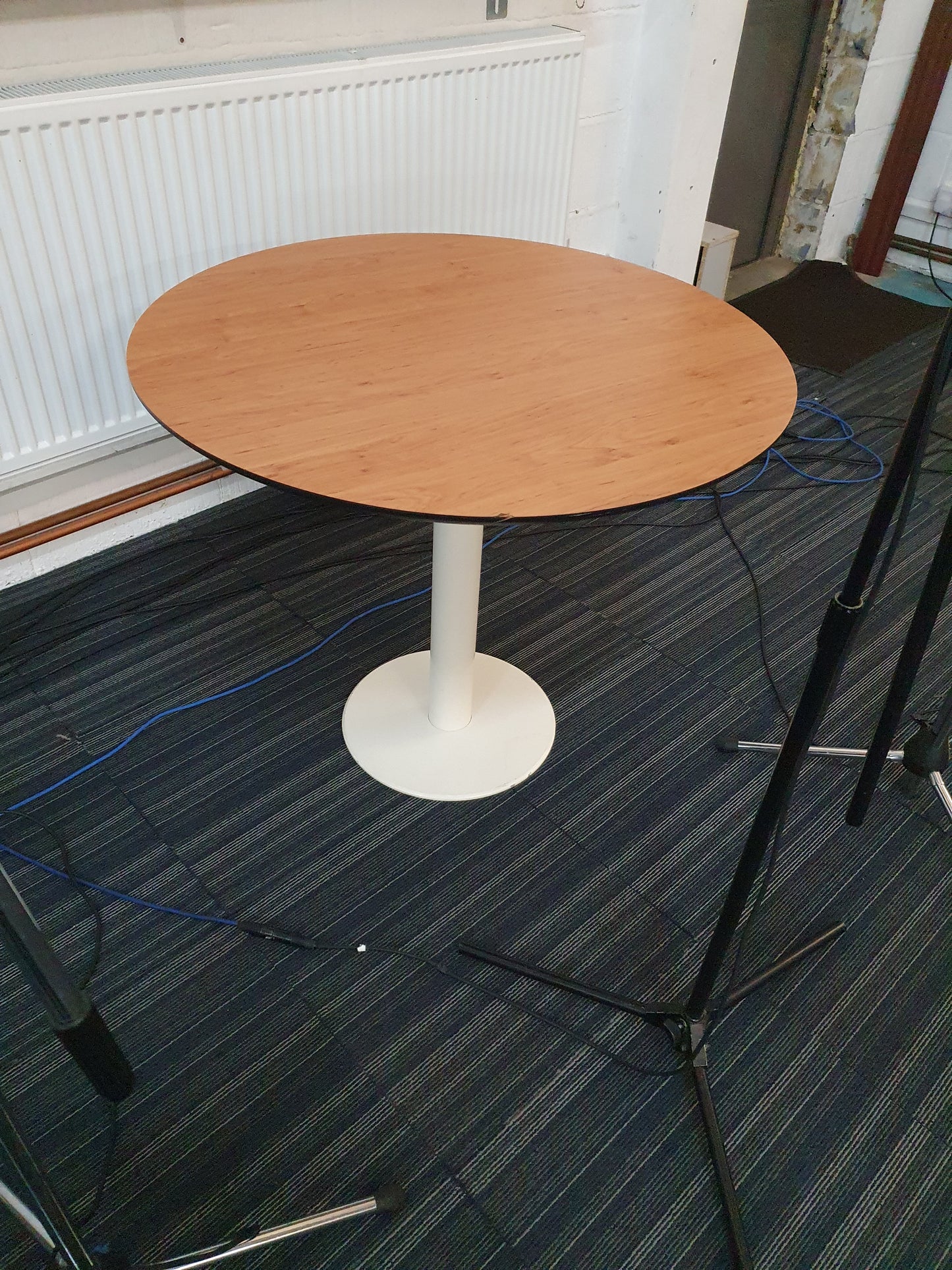 wood top  meeting breakout  table Diameter 100cm
