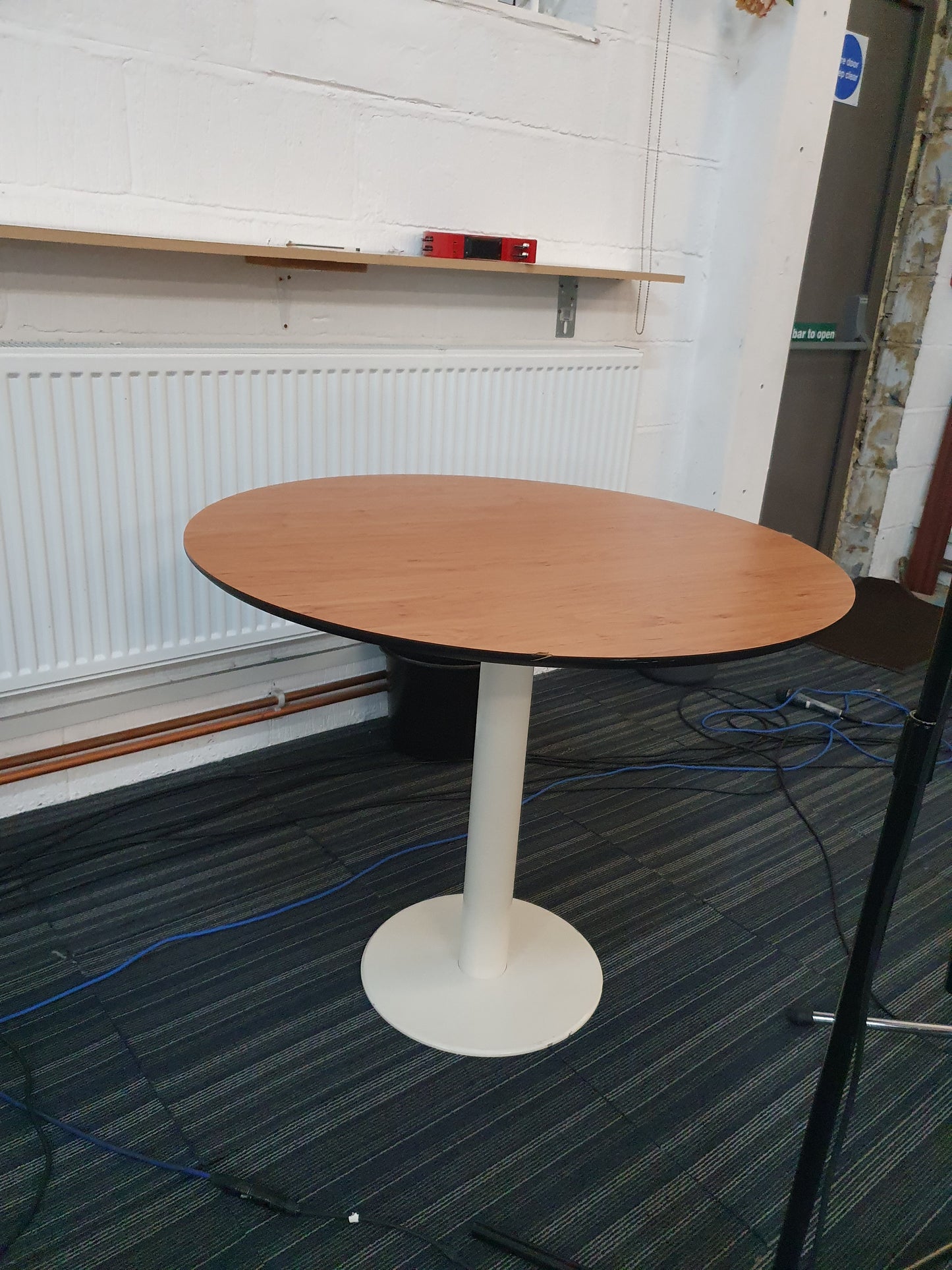 wood top  meeting breakout  table Diameter 100cm