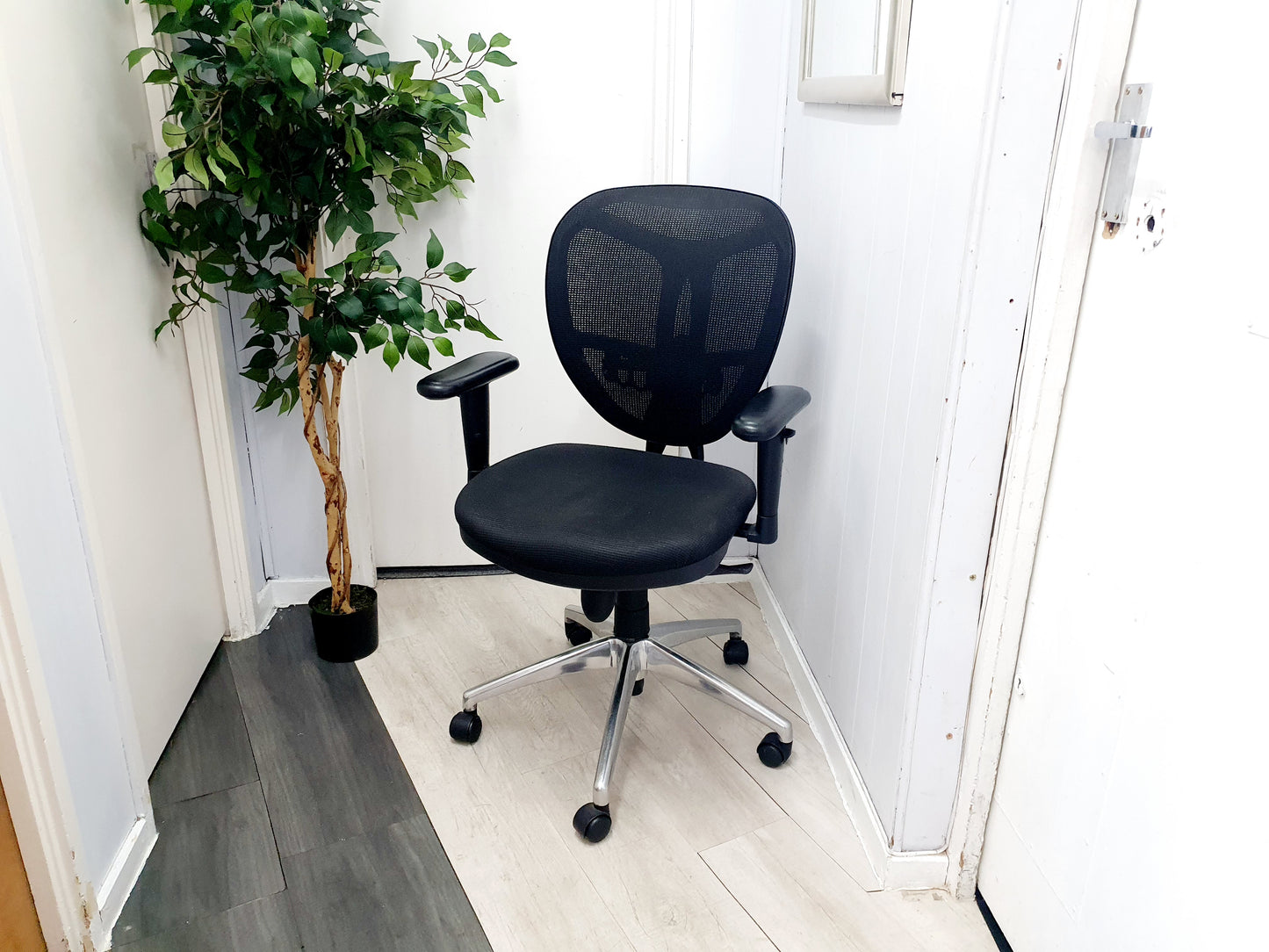 Used chair swivel desk black task adjustable