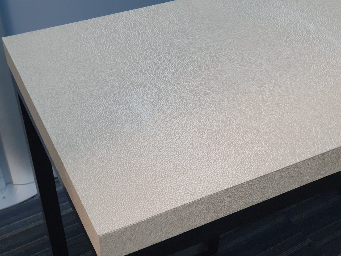 2000m Meeting table in light walnut (200cm x 90cm)