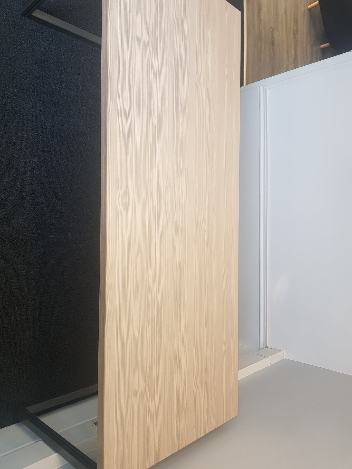 2000m Meeting table in light walnut (200cm x 90cm)