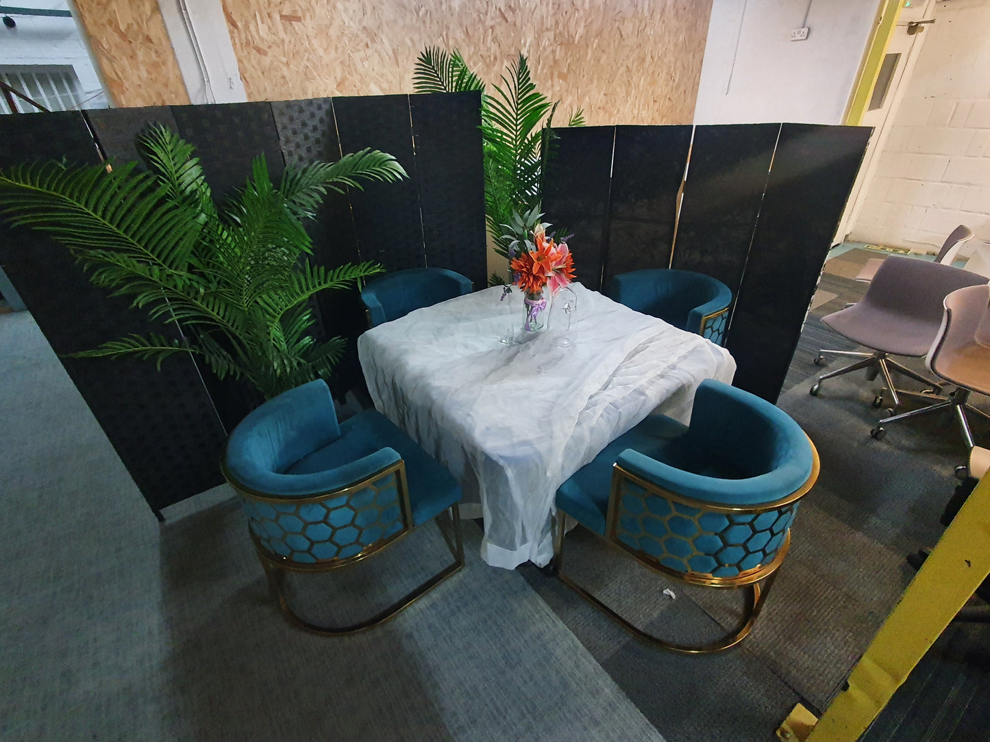 Quality Modern Living Room Accent Chair Hotel Blue Office Tub Chair with Honeycomb Backing