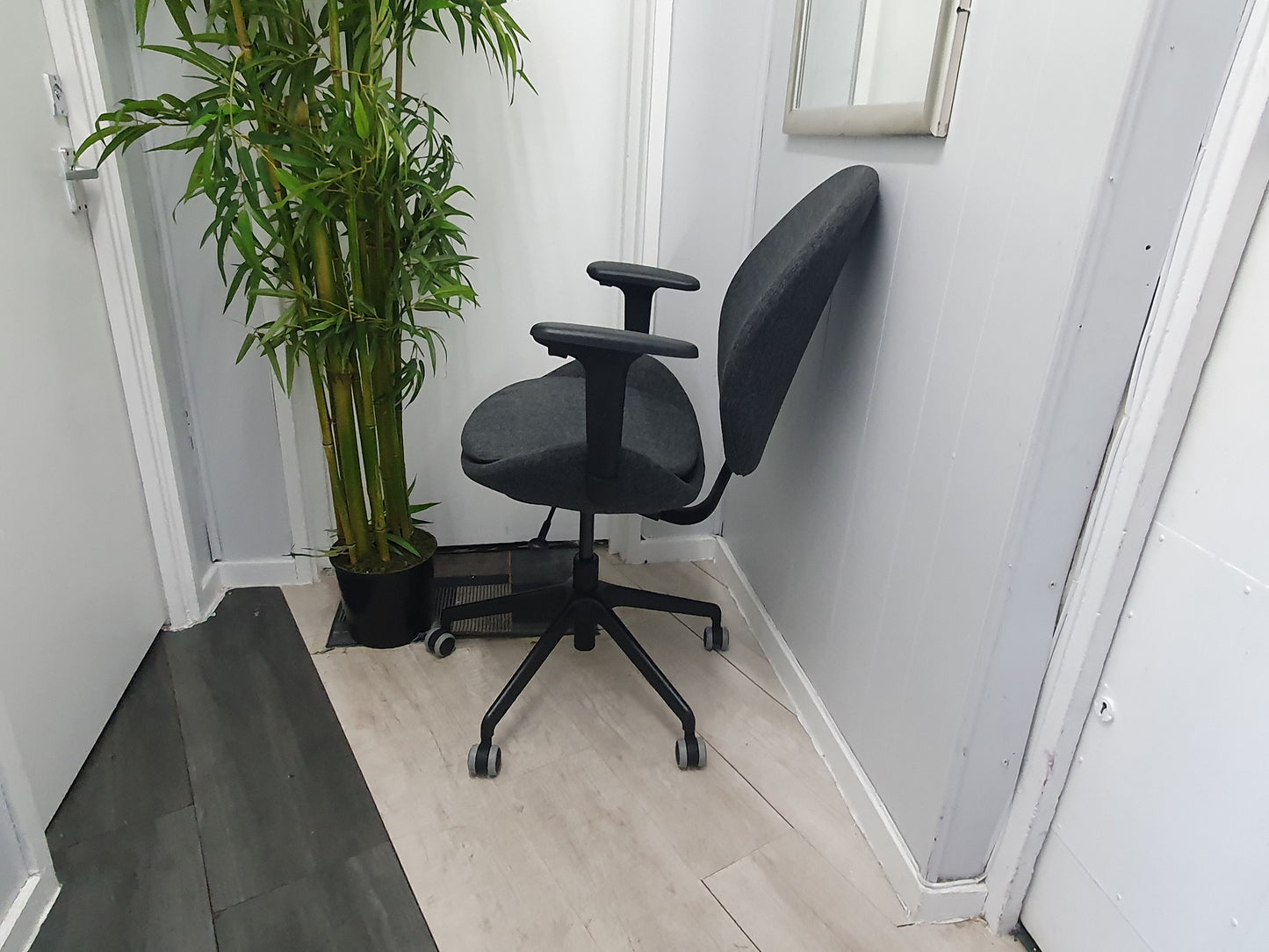 IKEA HATTEFJÄLL Office Chair Grey, Ergonomic Design, Adjustable, desk computer