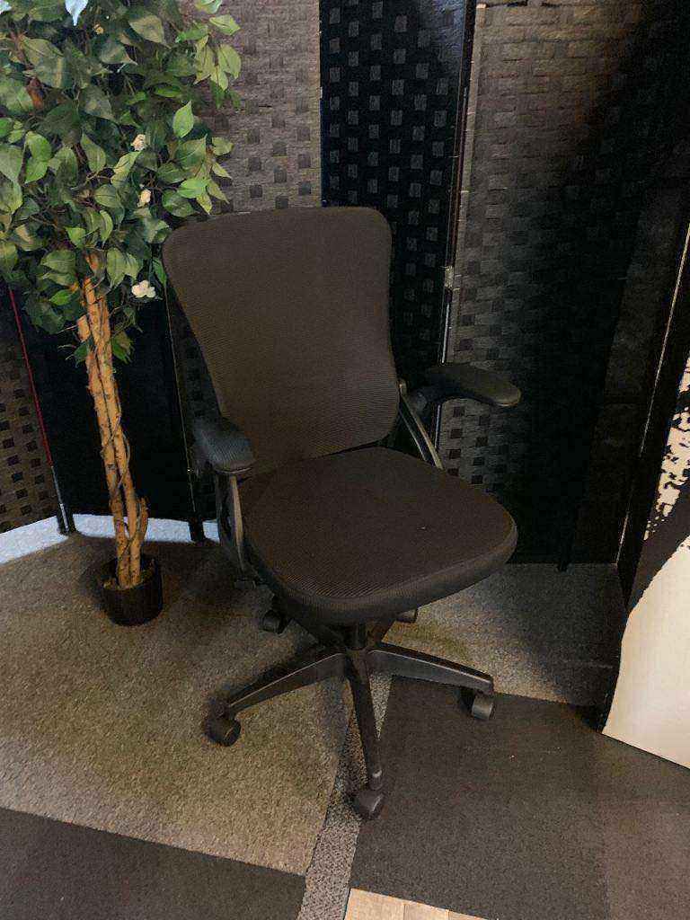 Used adjustable swivel chair Black