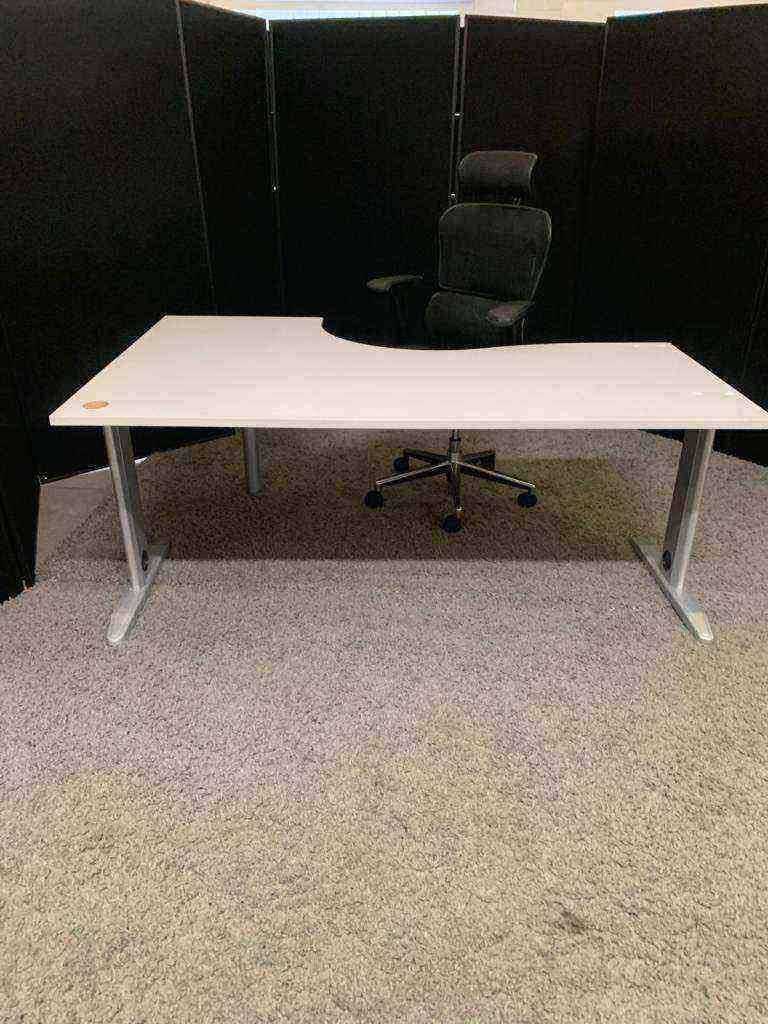 Used L-shape executive desk / large computer desk - Light grey 180cm w x 120cm d x 73cm h
