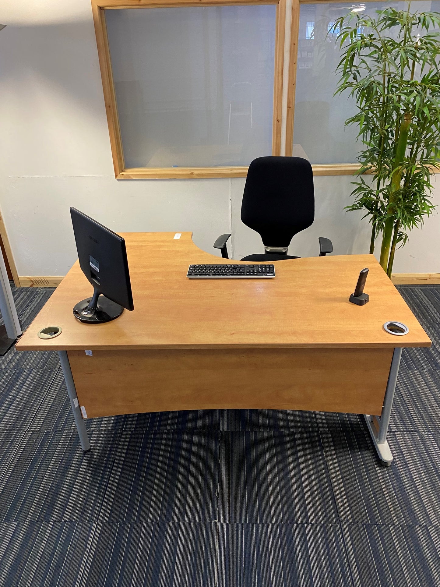 Wood finish L shape Corner Desk 160cm w x 120cm dx 73cm h With Cantilever Metal Legs