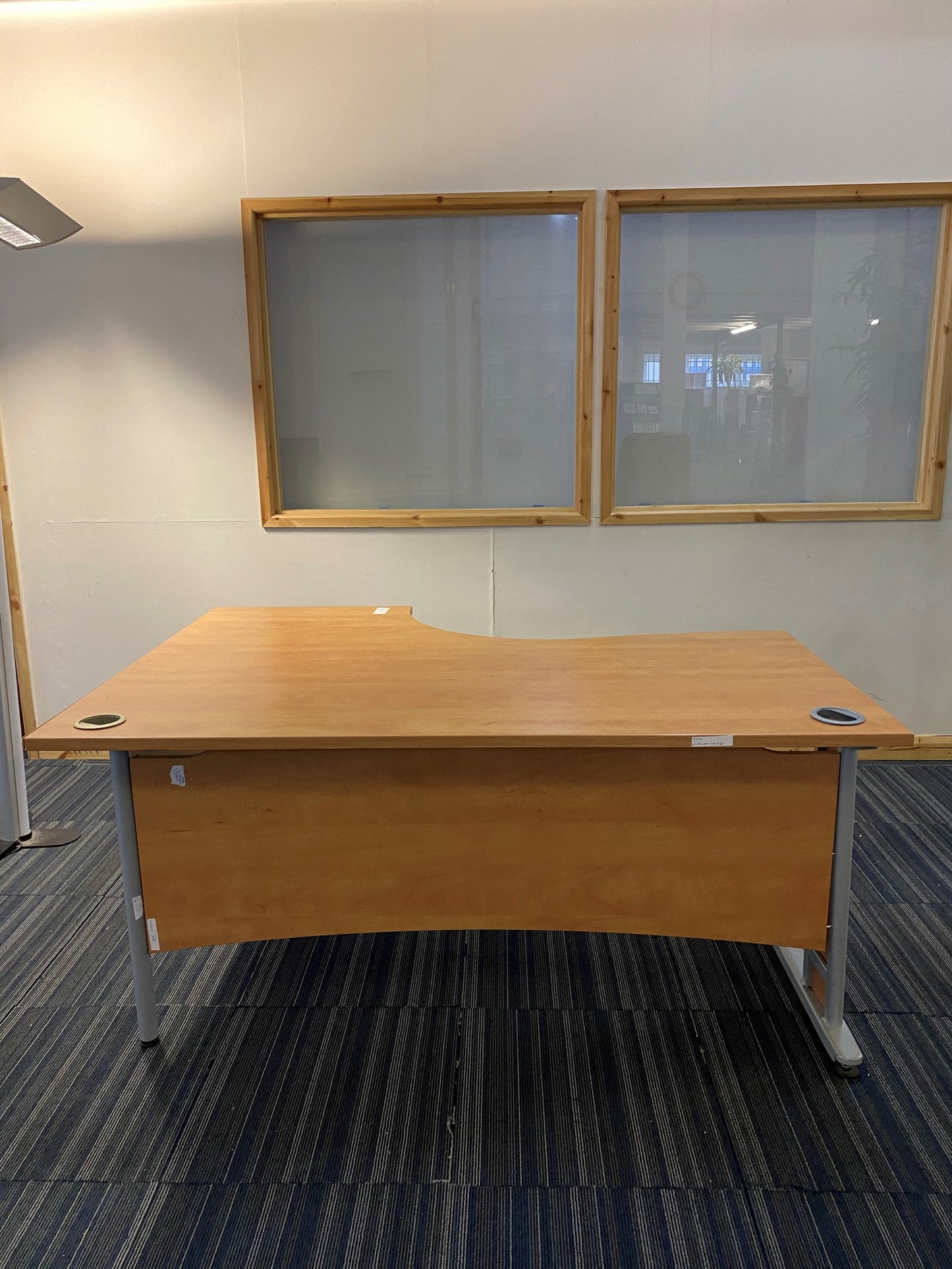 Wood finish L shape Corner Desk 160cm w x 120cm dx 73cm h With Cantilever Metal Legs