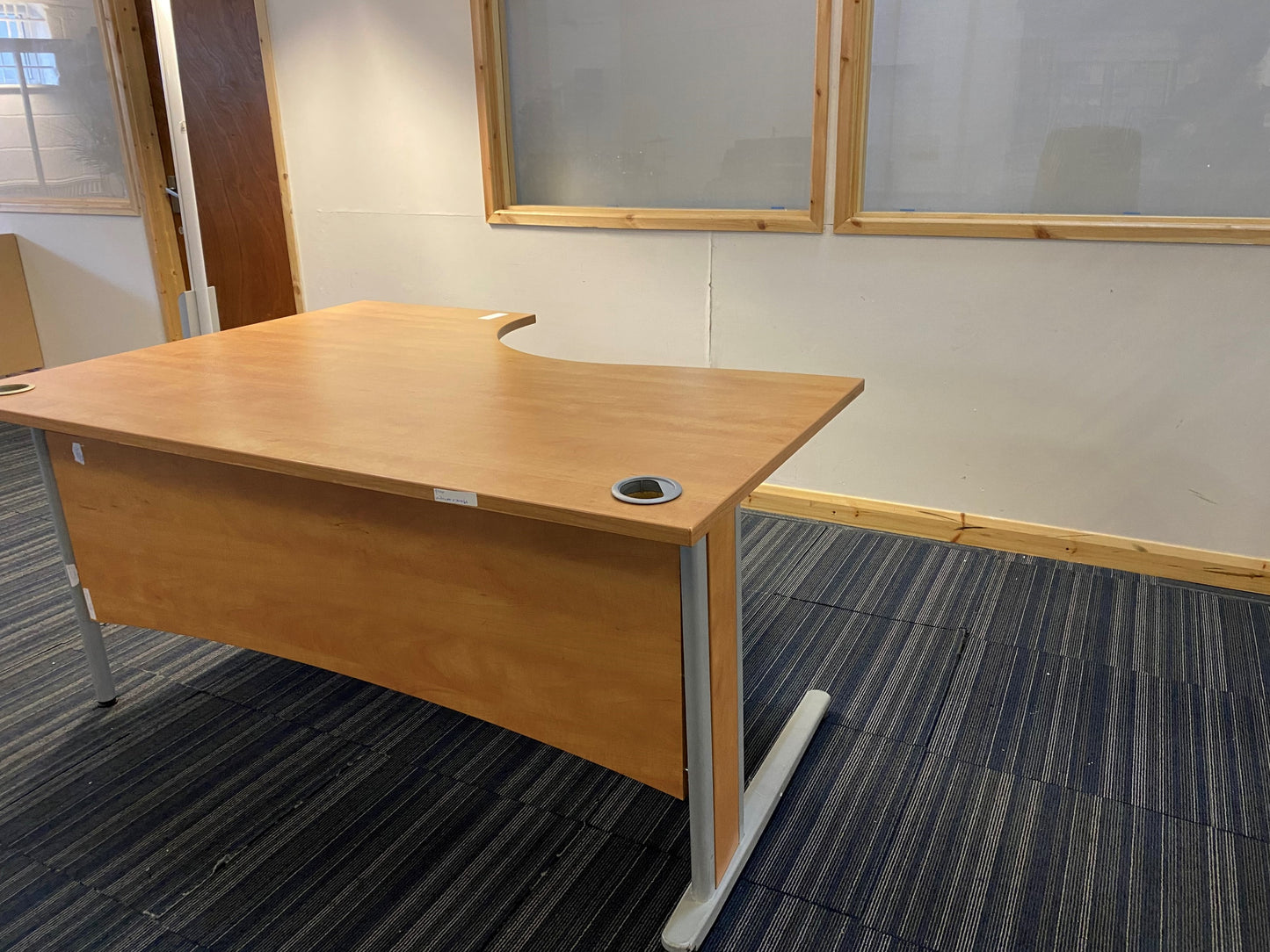 Wood finish L shape Corner Desk 160cm w x 120cm dx 73cm h With Cantilever Metal Legs