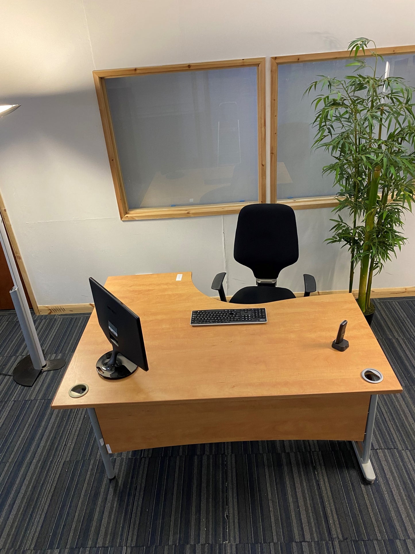 Wood finish L shape Corner Desk 160cm w x 120cm dx 73cm h With Cantilever Metal Legs