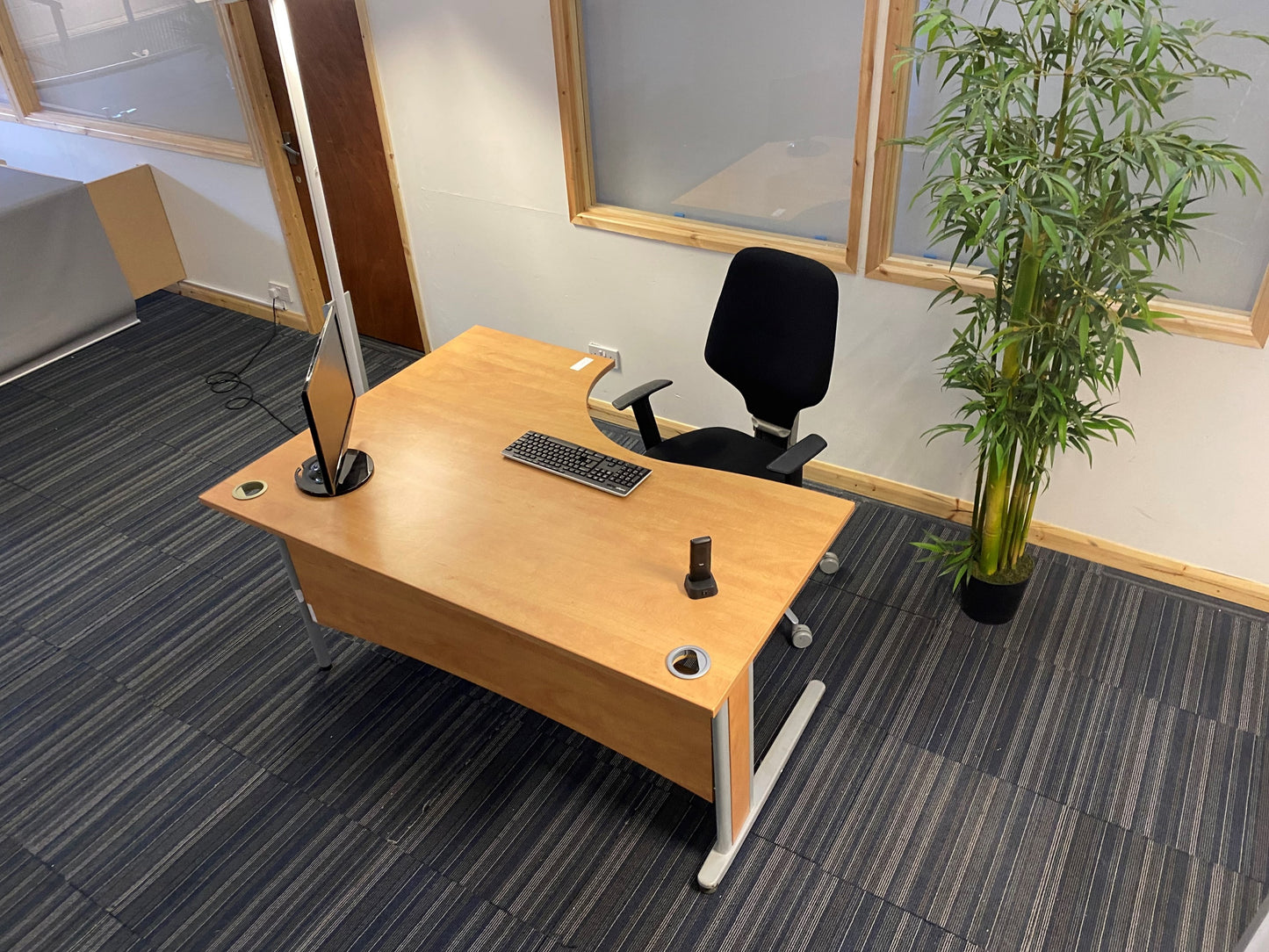Wood finish L shape Corner Desk 160cm w x 120cm dx 73cm h With Cantilever Metal Legs