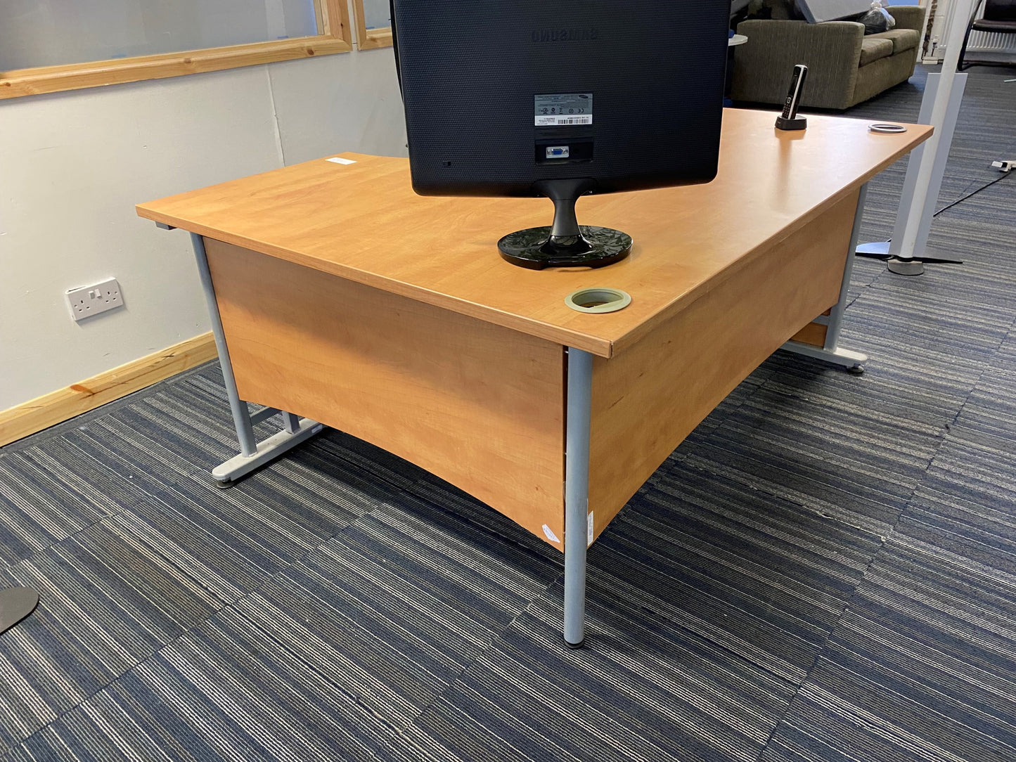 Wood finish L shape Corner Desk 160cm w x 120cm dx 73cm h With Cantilever Metal Legs