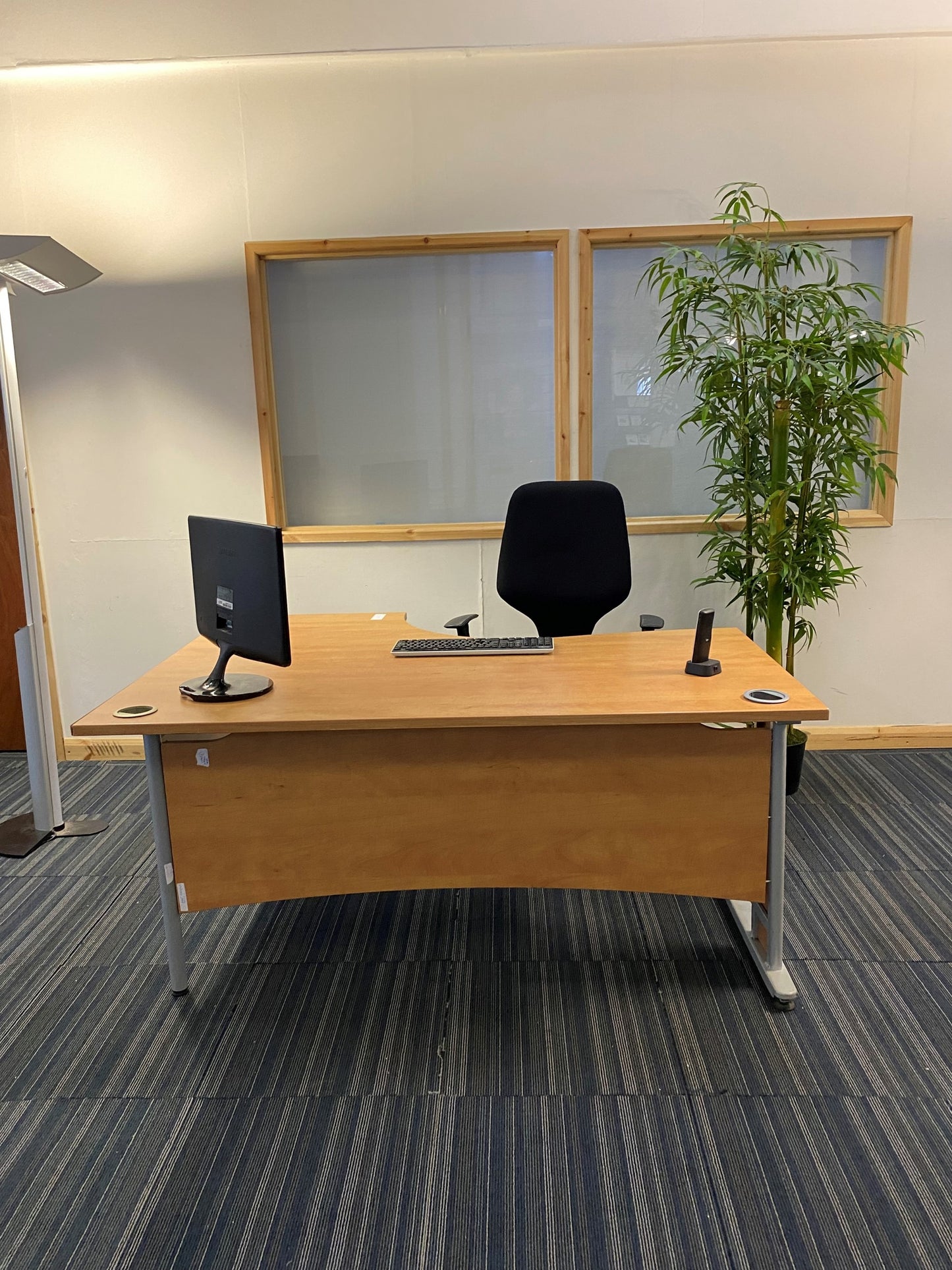 Wood finish L shape Corner Desk 160cm w x 120cm dx 73cm h With Cantilever Metal Legs