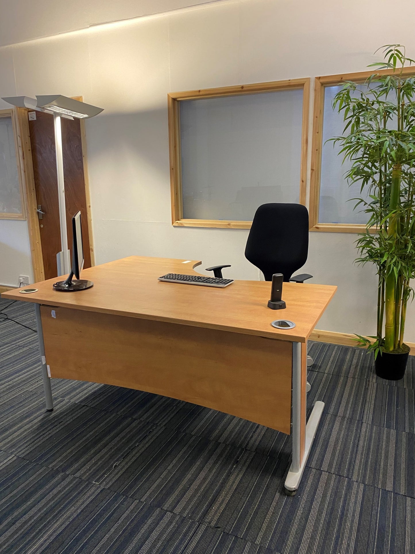 Wood finish L shape Corner Desk 160cm w x 120cm dx 73cm h With Cantilever Metal Legs