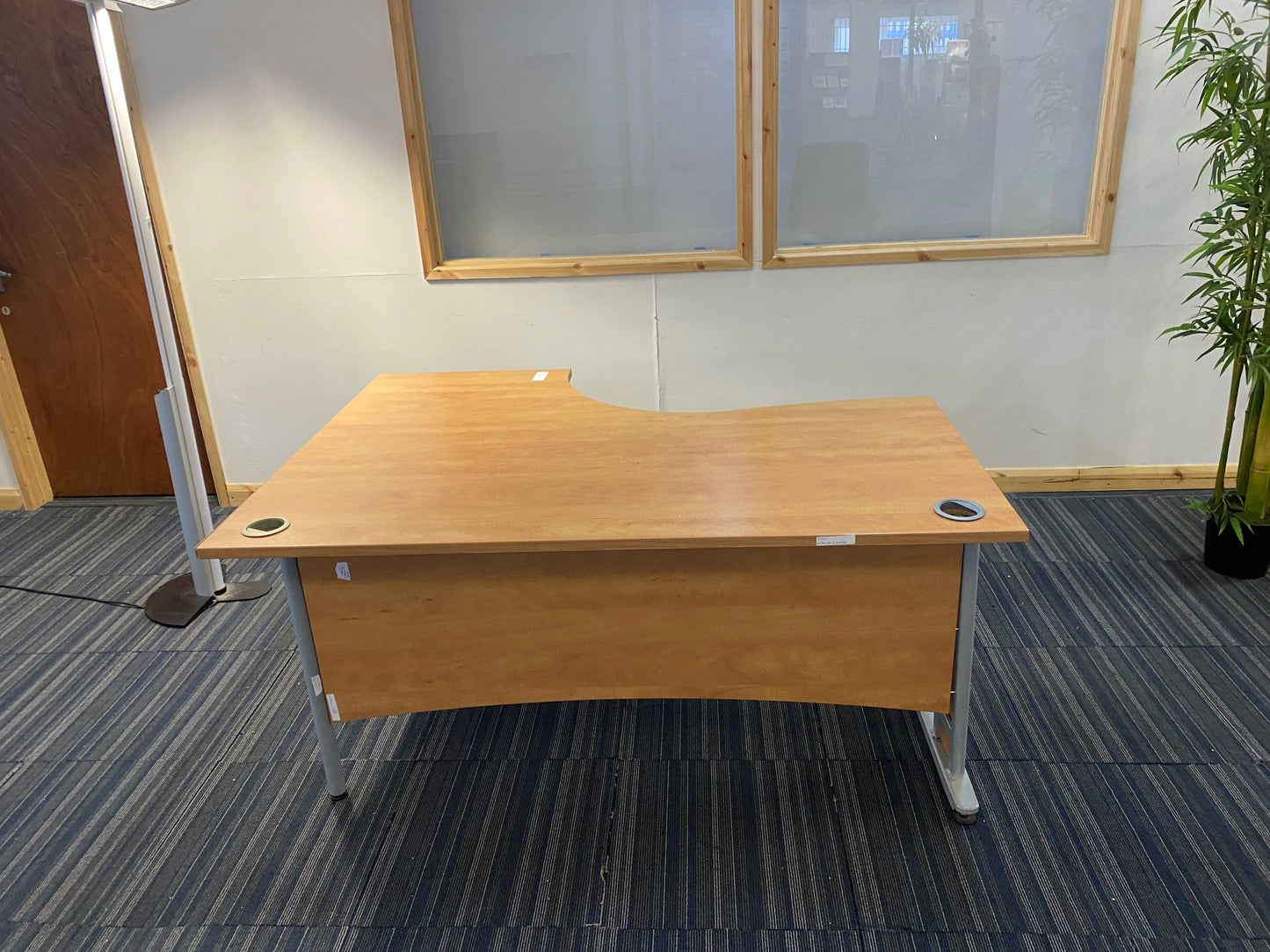 Wood finish L shape Corner Desk 160cm w x 120cm dx 73cm h With Cantilever Metal Legs