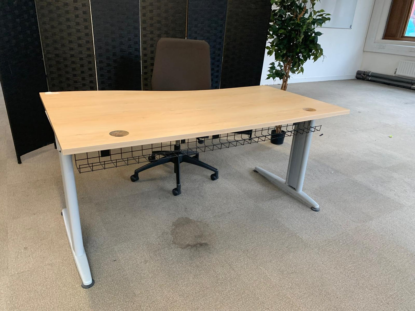 Pre-owned Beech Curved Desks 160cm x 100cm x 80cm (singles or series)