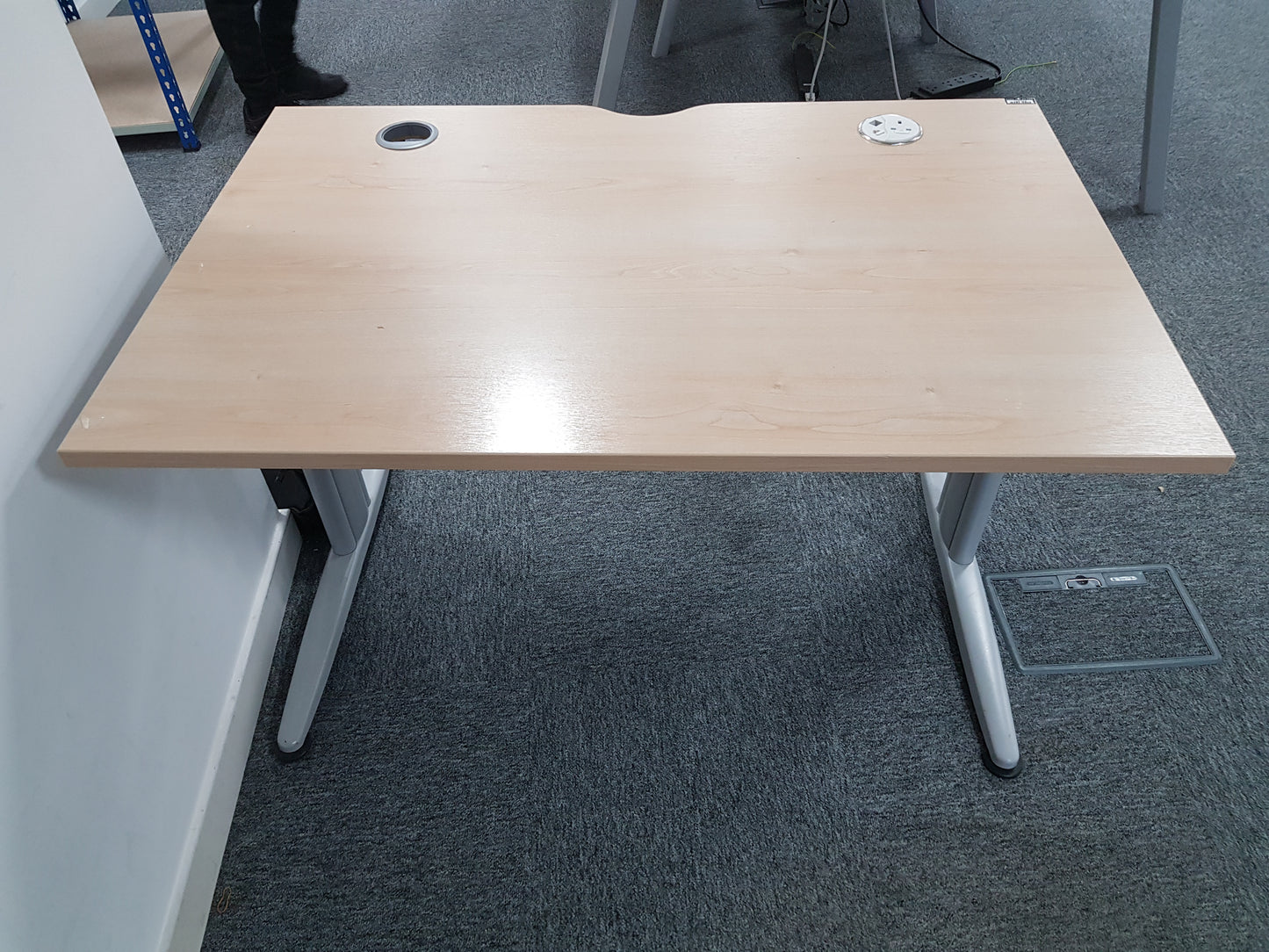 Beige single computer desk 120cm Wx 80cm D x 73cm H