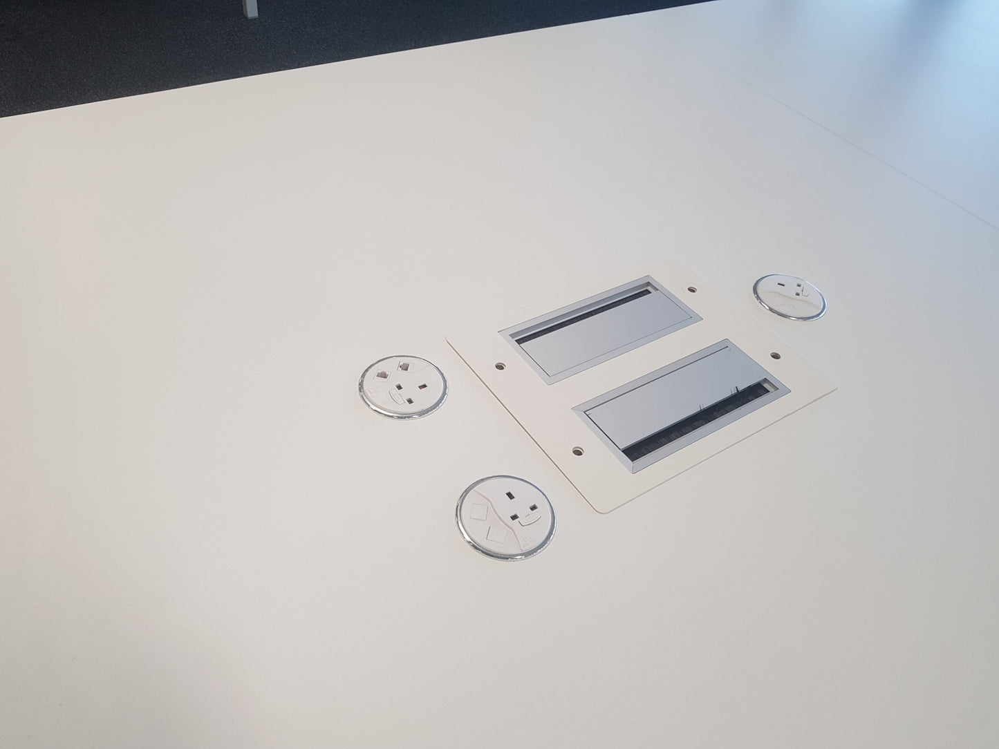 Used Desking Bench System Four Person Pod White 280cm x 167cm