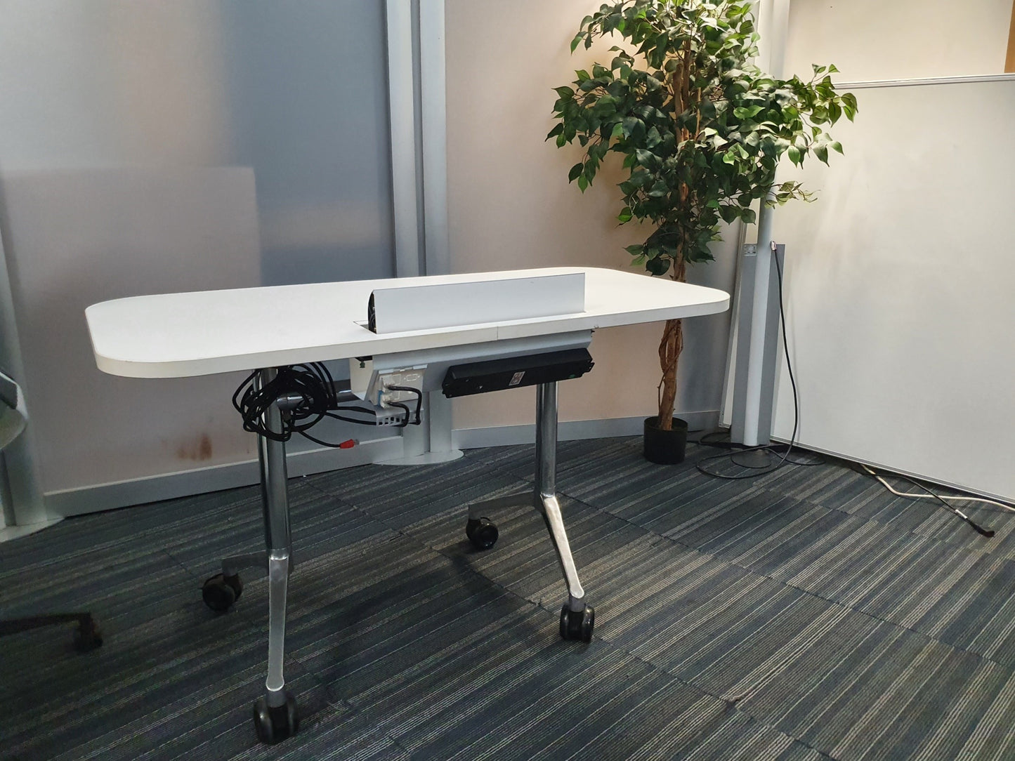 White Folding Desk (W= 120cm H= 73cm D= 60cm)
