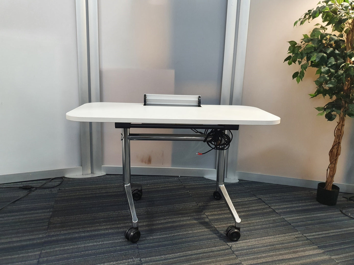 White Folding Desk (W= 120cm H= 73cm D= 60cm)