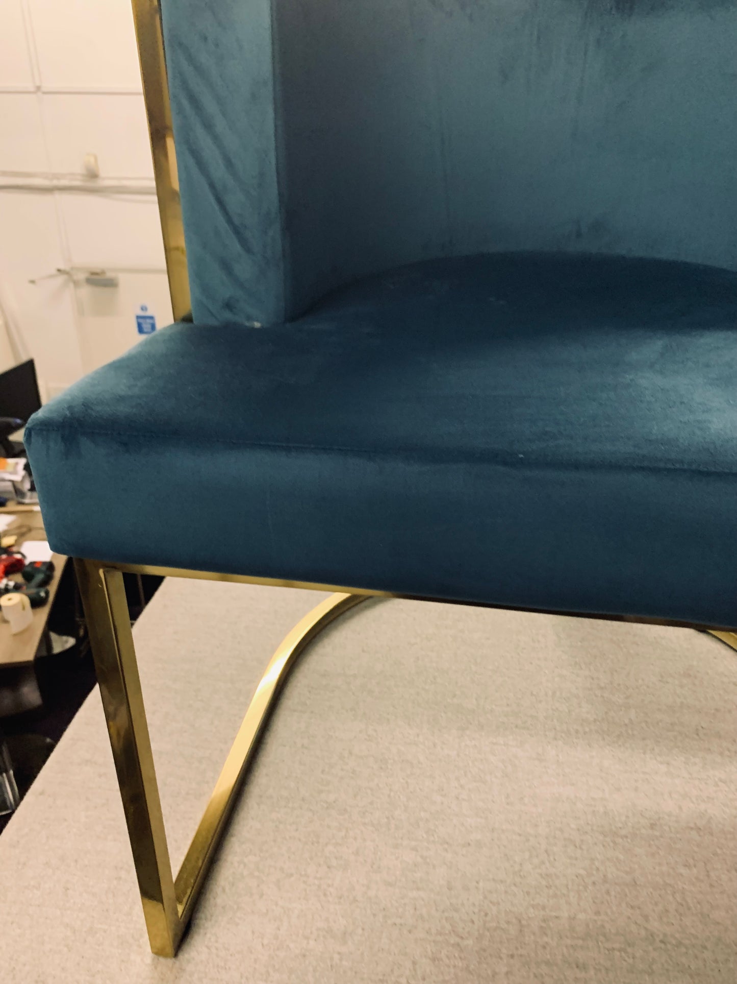 Quality Modern Living Room Accent Chair Hotel Blue Office Tub Chair with Honeycomb Backing
