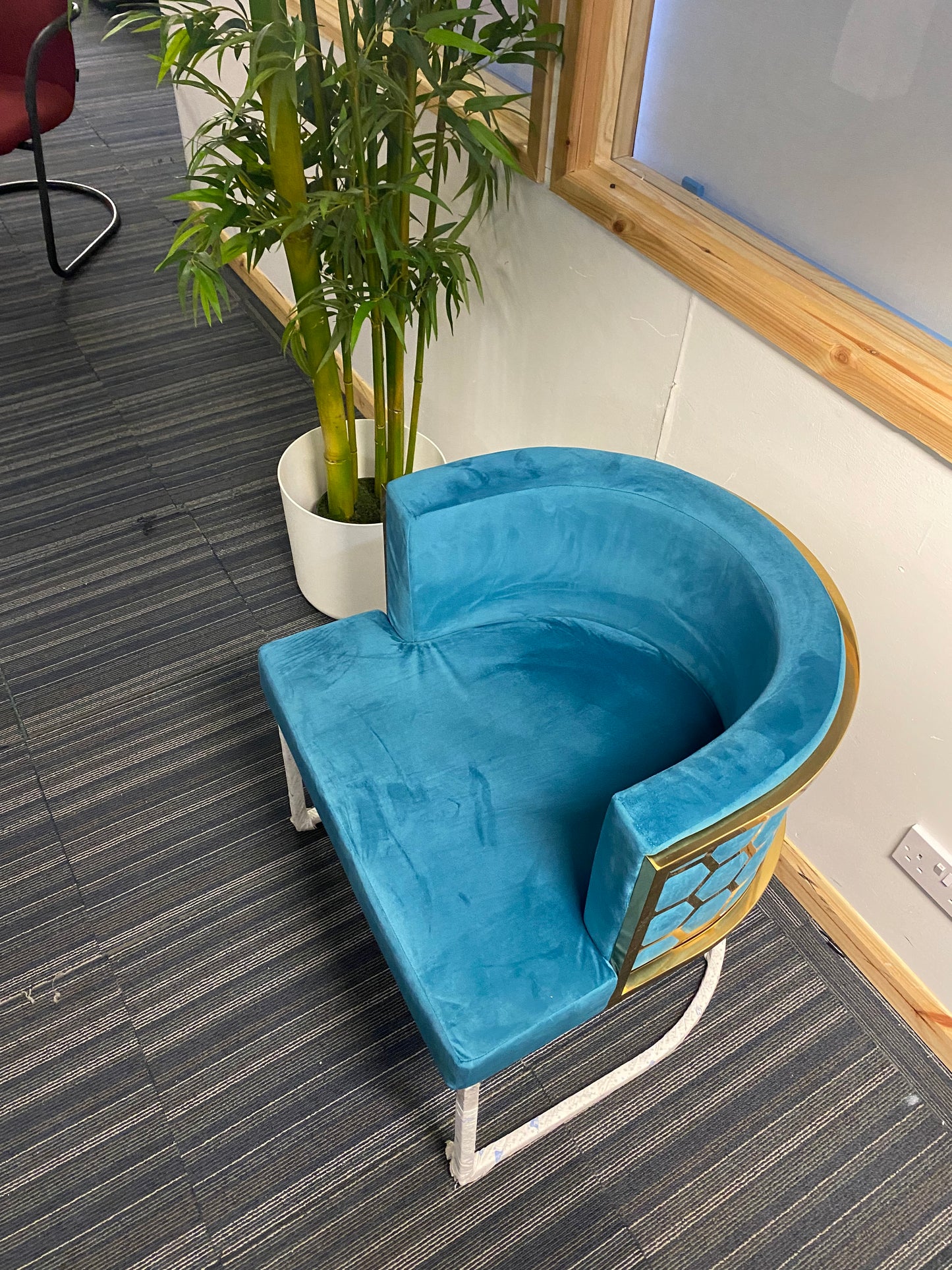 Quality Modern Living Room Accent Chair Hotel Blue Office Tub Chair with Honeycomb Backing