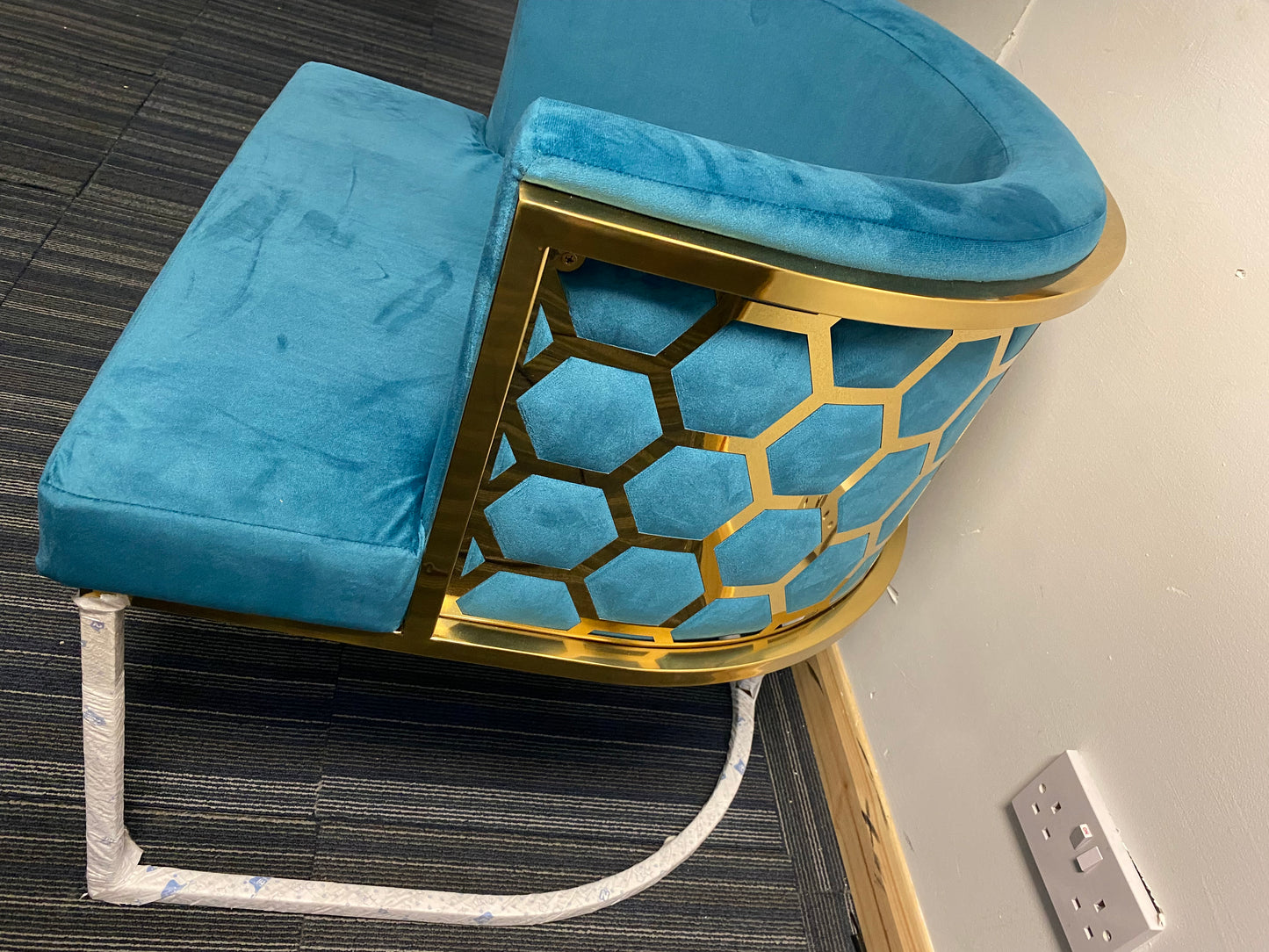 Quality Modern Living Room Accent Chair Hotel Blue Office Tub Chair with Honeycomb Backing