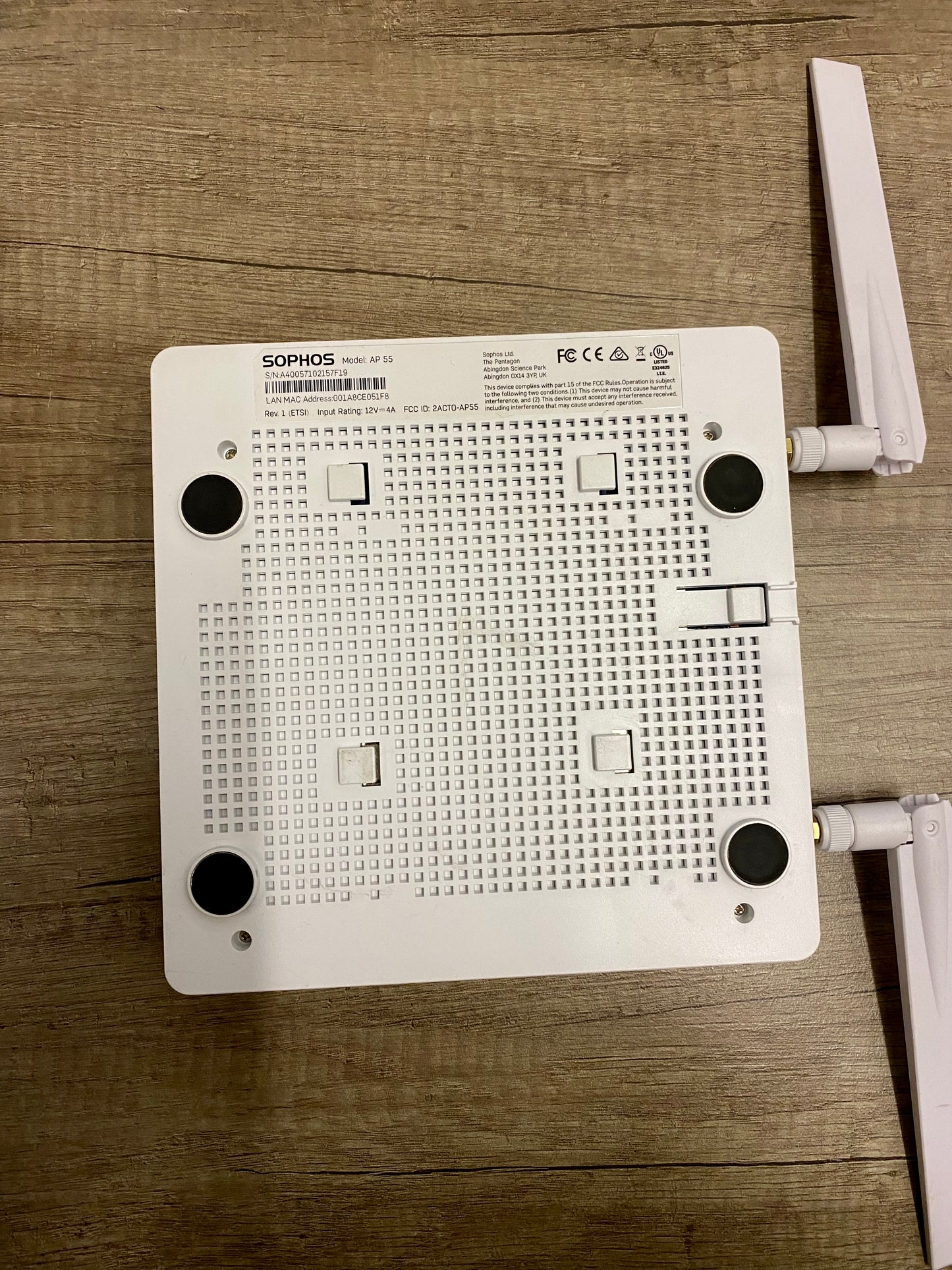 Used Sophos APX 320 Access Point white