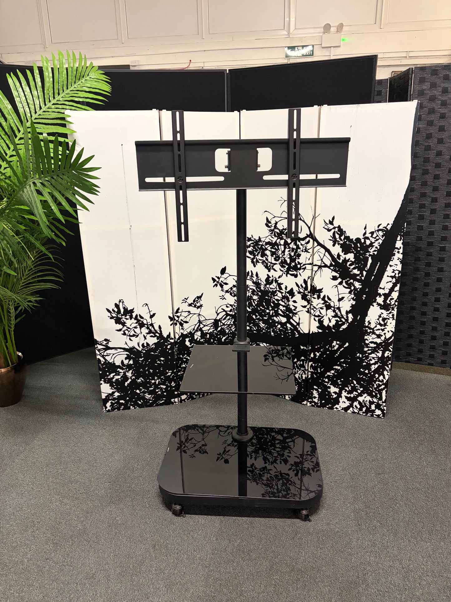 Secondhand mobile TV stand Glass shelving black