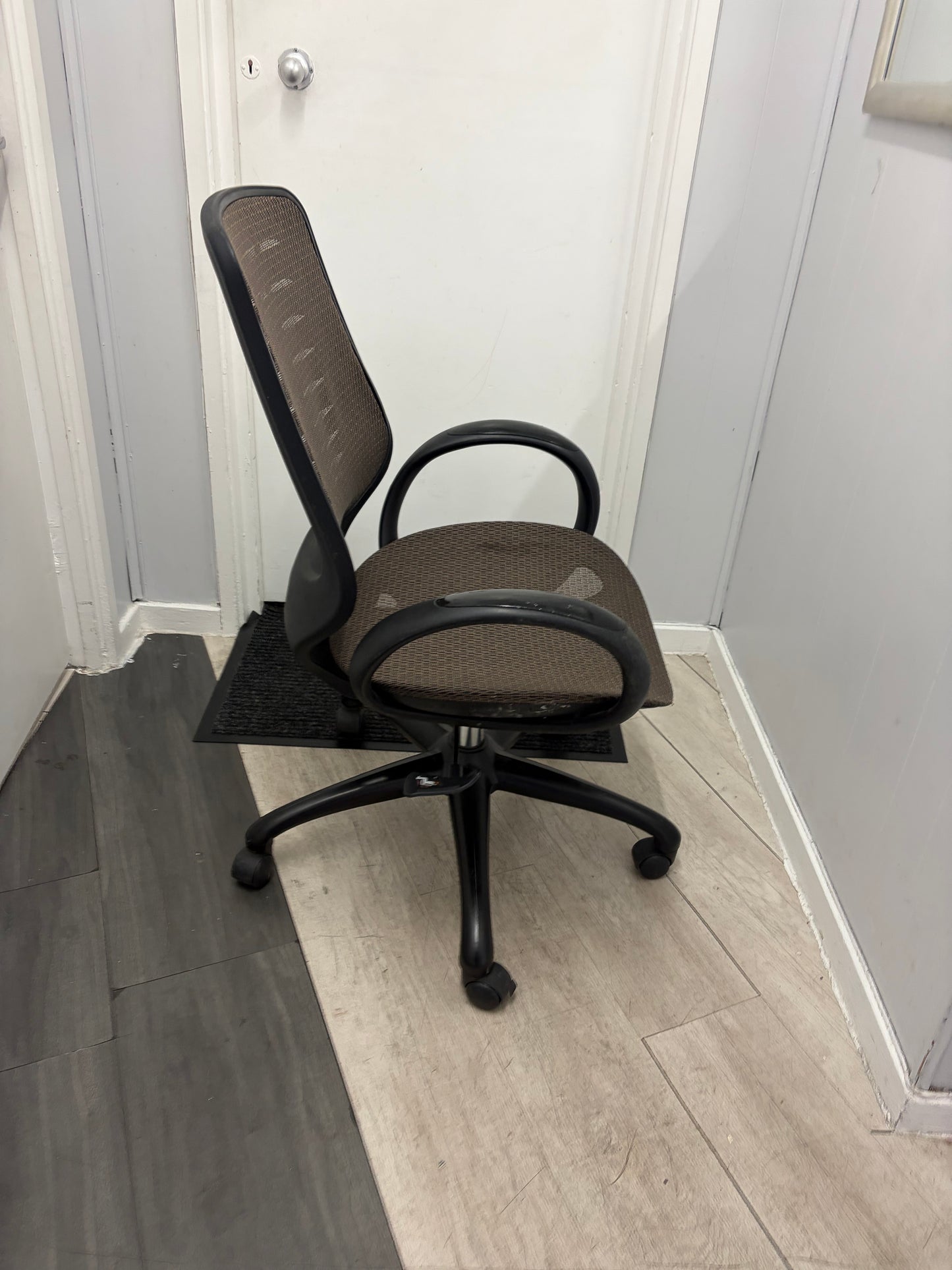 Pre-owned adjustable office chair - Mesh detailing. Bit of ware but good function