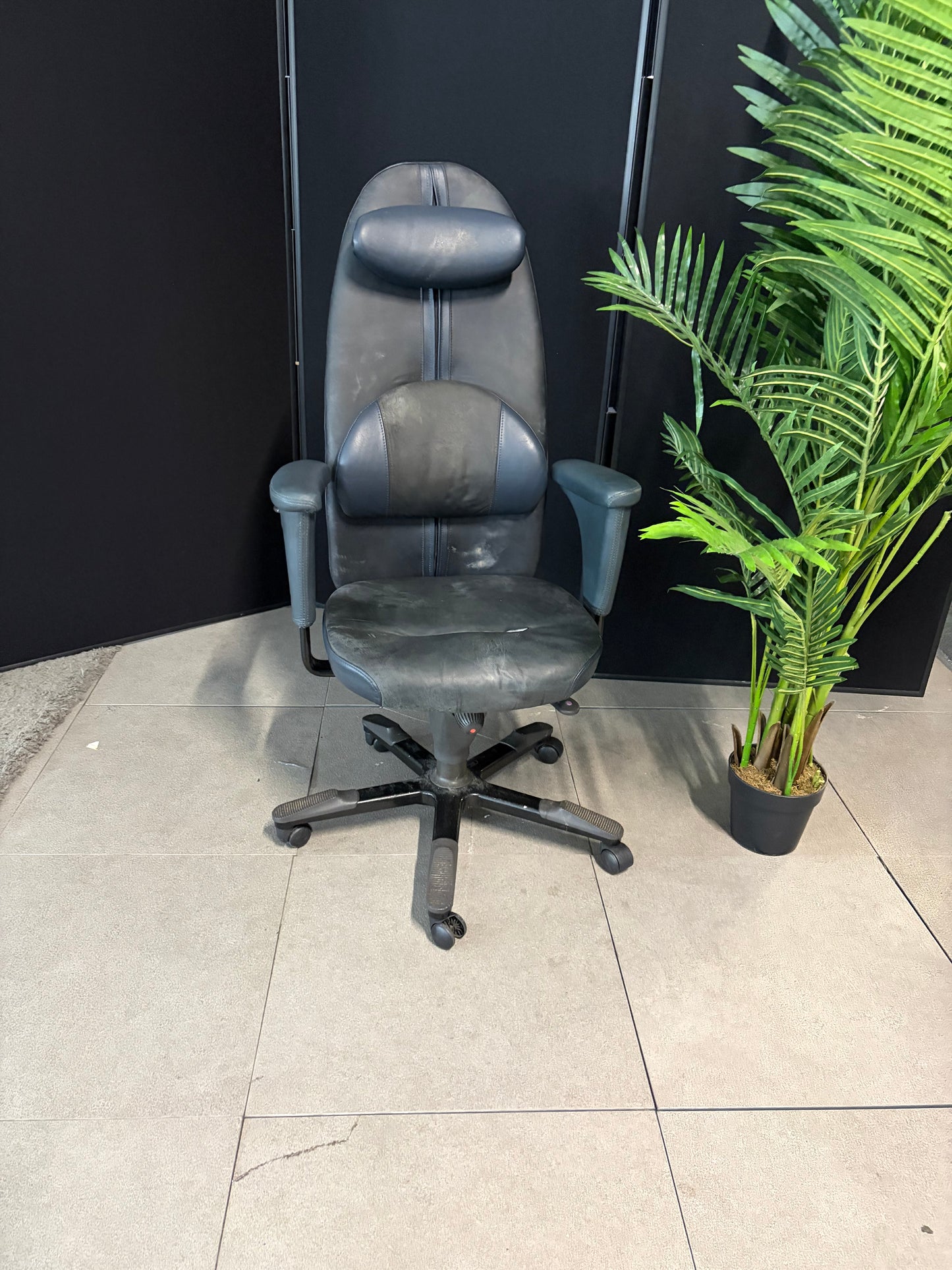 Pre-owned HAG Signet chair office FULLY ERGONOMIC OFFICE TASK CHAIR HEADREST Leather