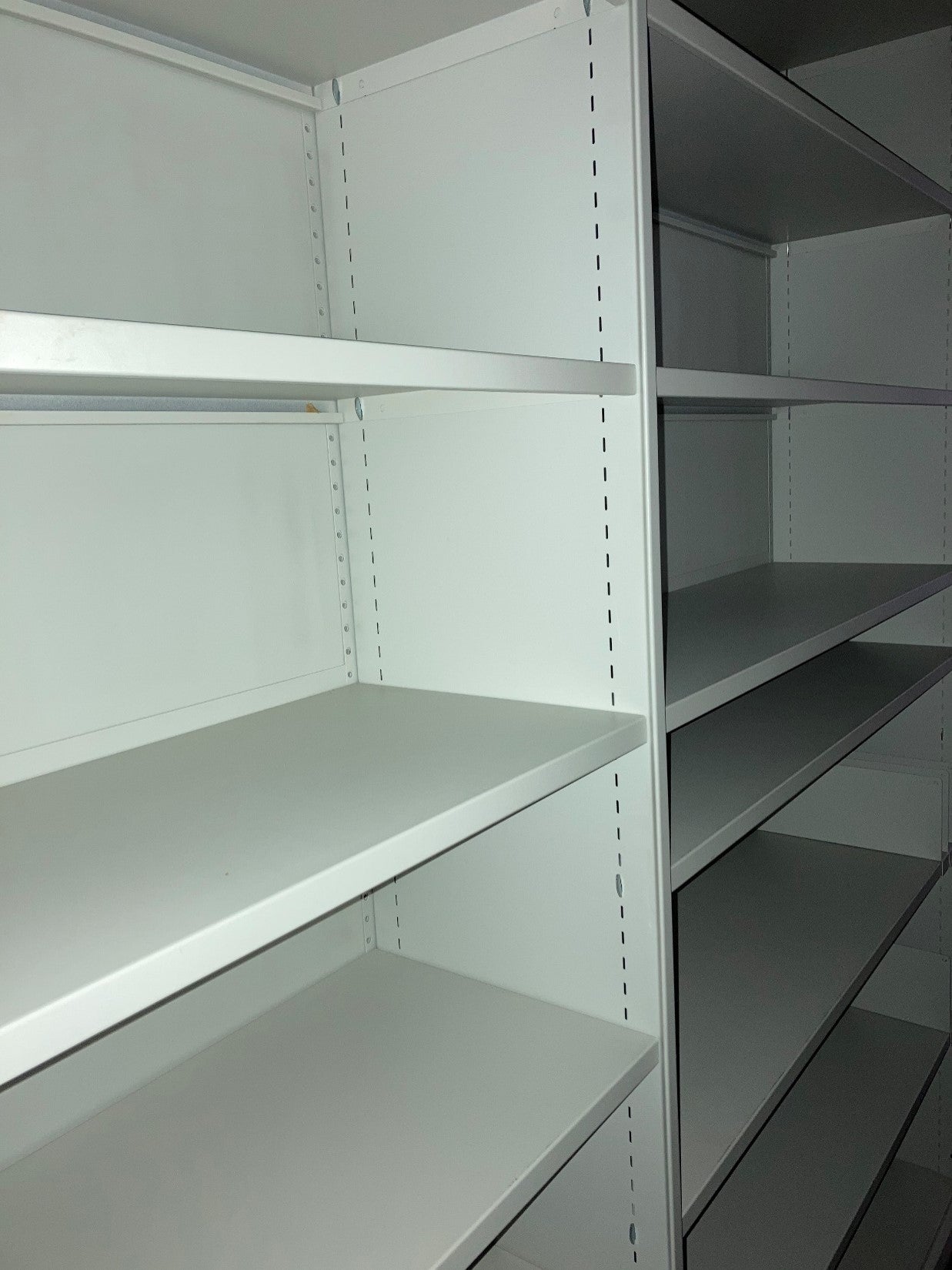 Mobile Shelving Units system (5 bays, 8 tiers) hand wheel operated