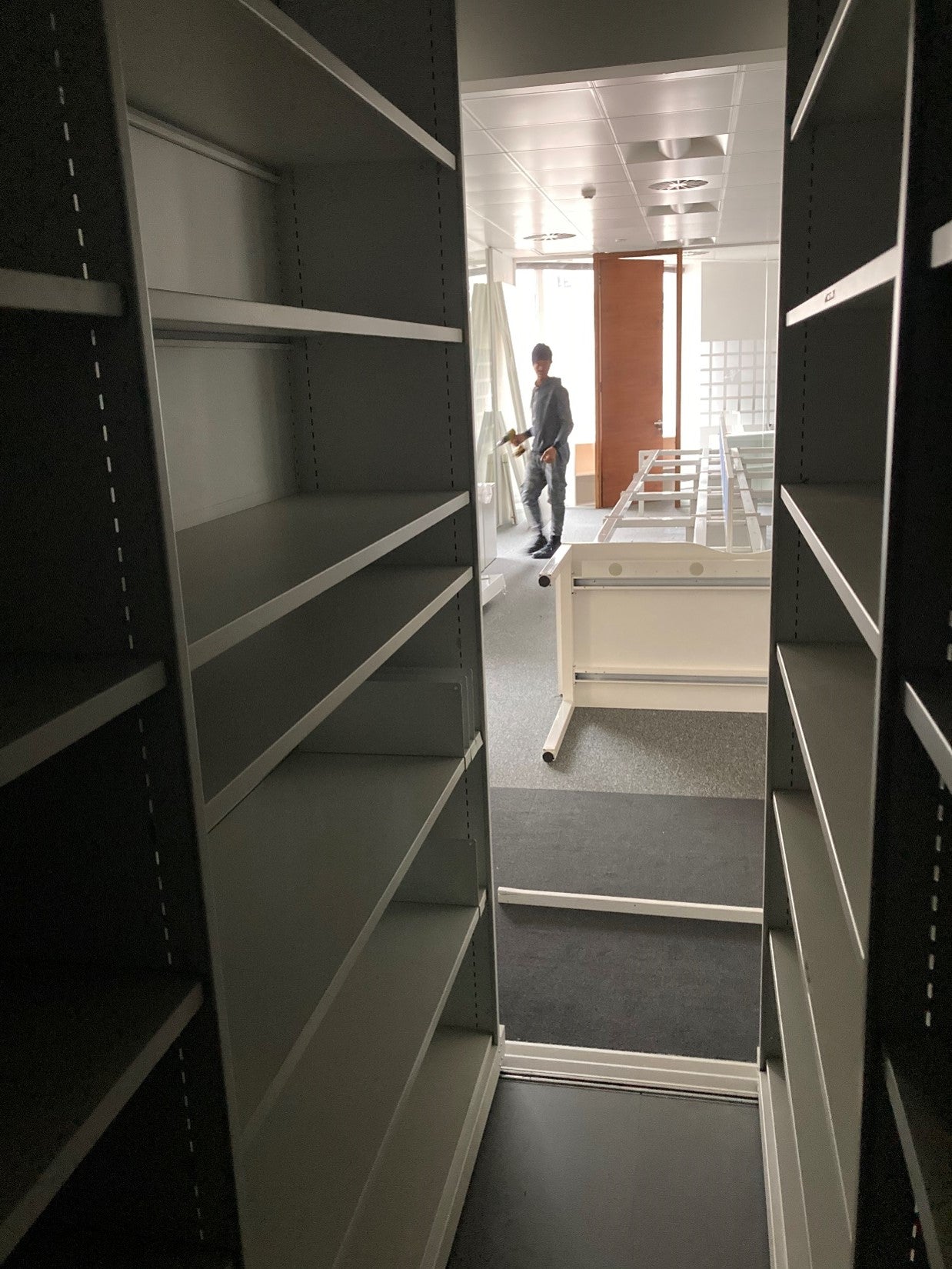 Mobile Shelving Units system (5 bays, 8 tiers) hand wheel operated