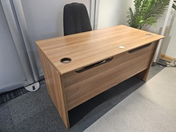 1350mm Light brown Office Computer Desk, Study Workstation 135cm x 80cm