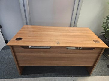 1350mm Light brown Office Computer Desk, Study Workstation