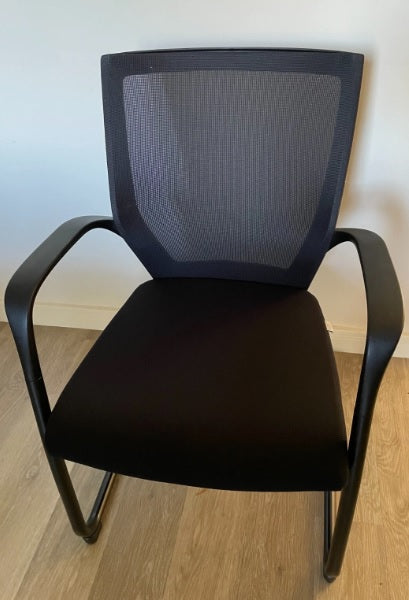 Used 10 x Sidz Black meeting chairs