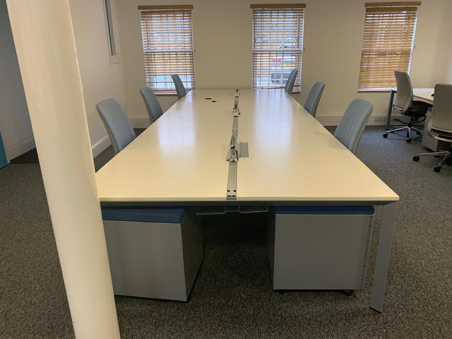 White Six Person Pod 1600mm Tabletop Bench Desking Systems