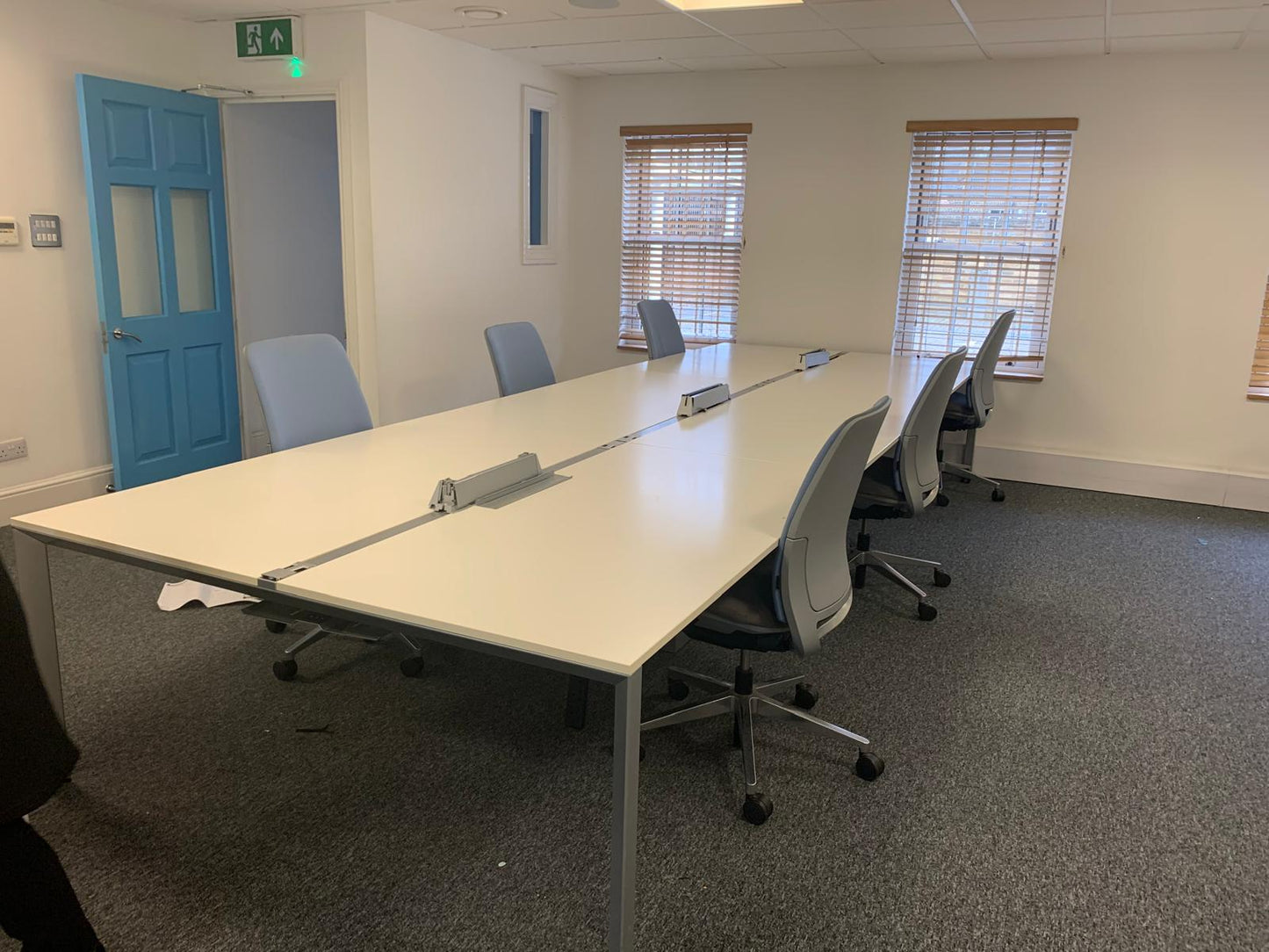White Six Person Pod 1600mm Tabletop Bench Desking Systems