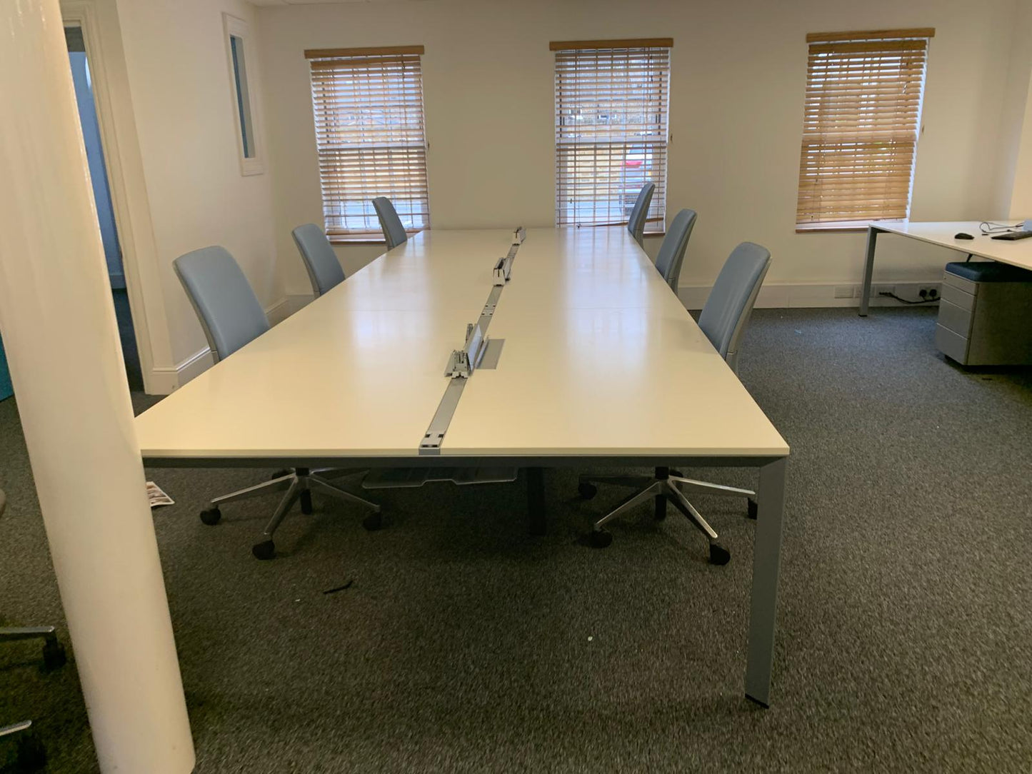 White Six Person Pod 1600mm Tabletop Bench Desking Systems