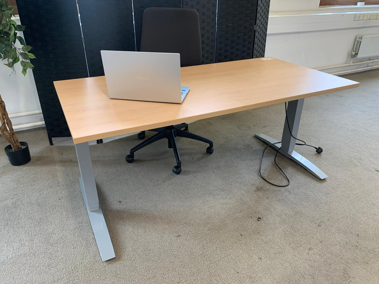 Used electric height adjustable sit stand desk 160cm x 80cm Beech finish