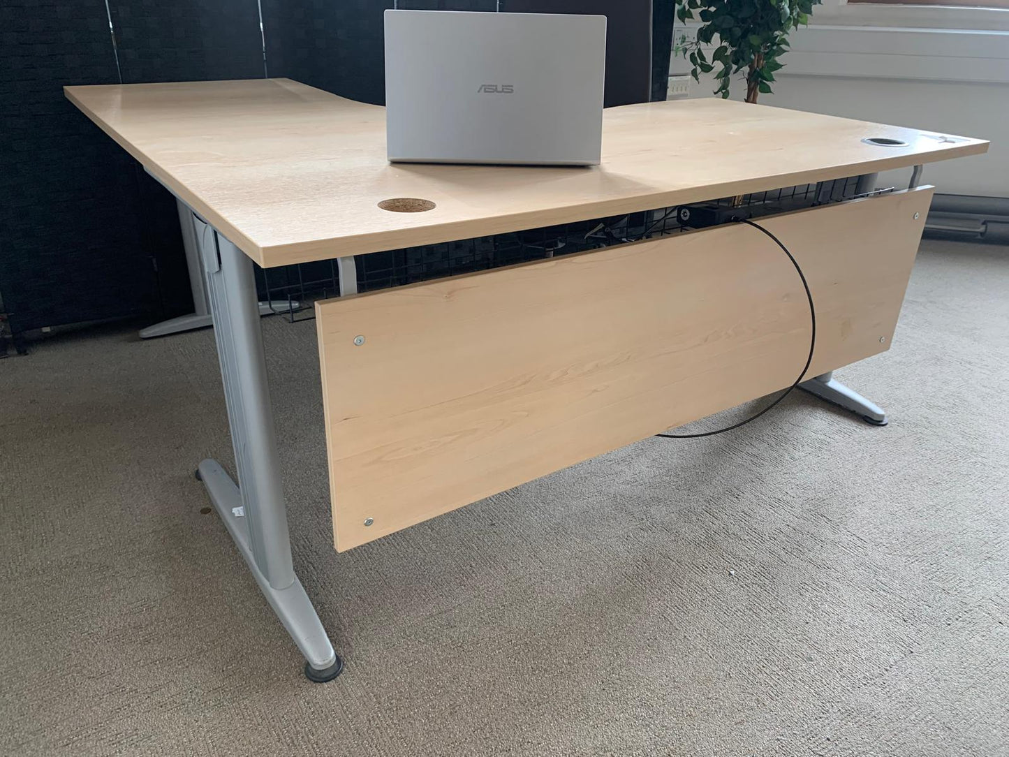 Secondhand Beige Corner Office Desk - Right Hand - 1600mm