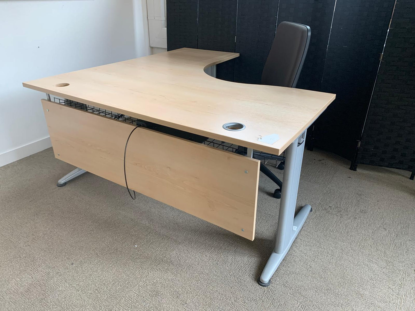 Secondhand Beige Corner Office Desk - Right Hand - 1600mm