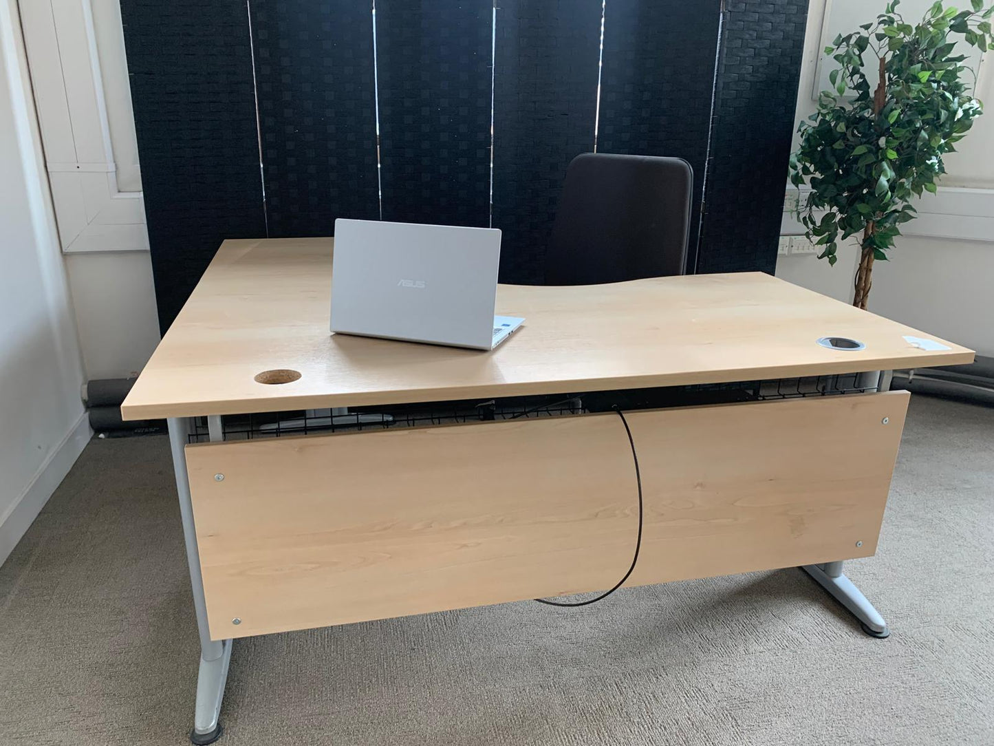 Secondhand Beige Corner Office Desk - Right Hand - 1600mm