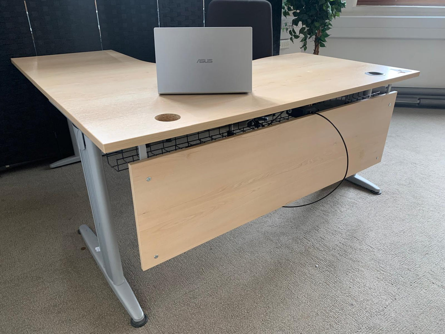 Secondhand Beige Corner Office Desk - Right Hand - 1600mm