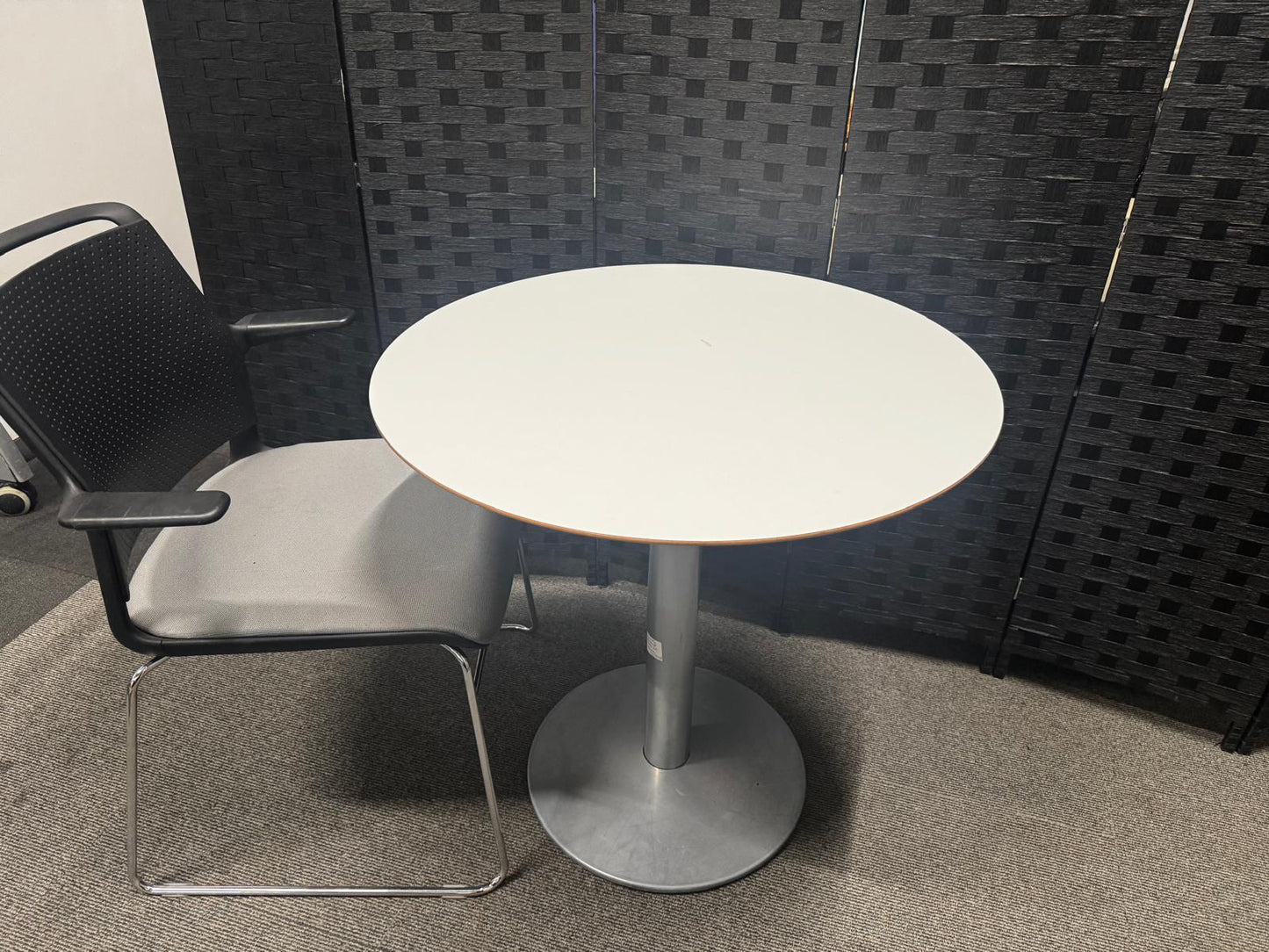Second-hand White Office Meeting Room Round Table - 75cm Diameter