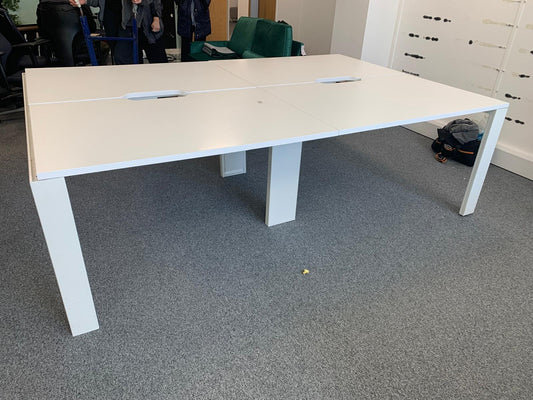 Second hand pod bench desk 4 persons white 119cm x 79cm each desk