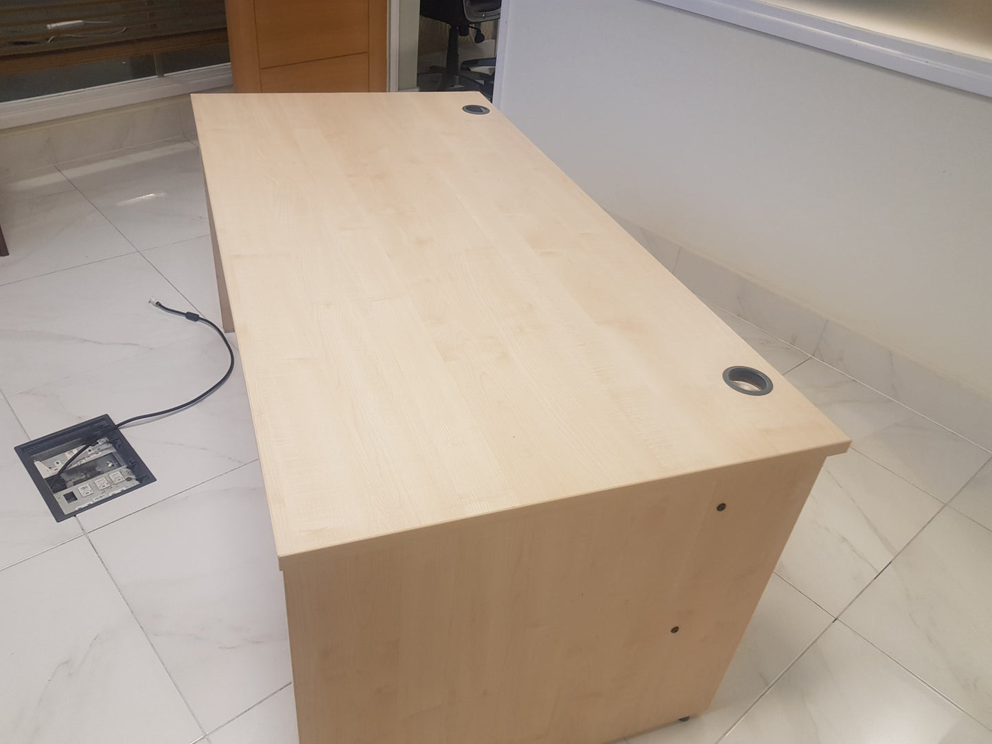 Rectangle computer table in maple colour
