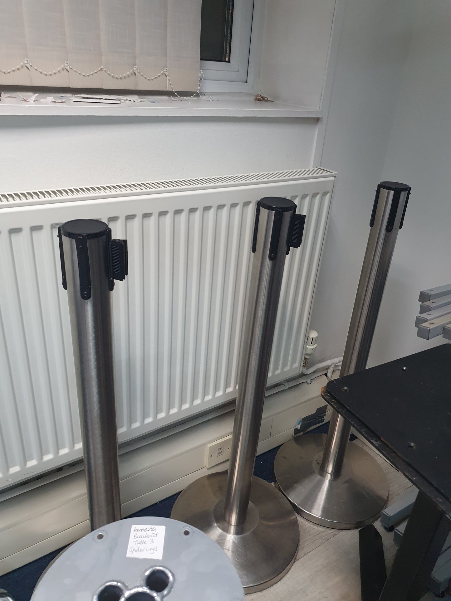 Second hand Used Retractable Strip Belt heavy Duty Steel Que Railing Stand Barrier