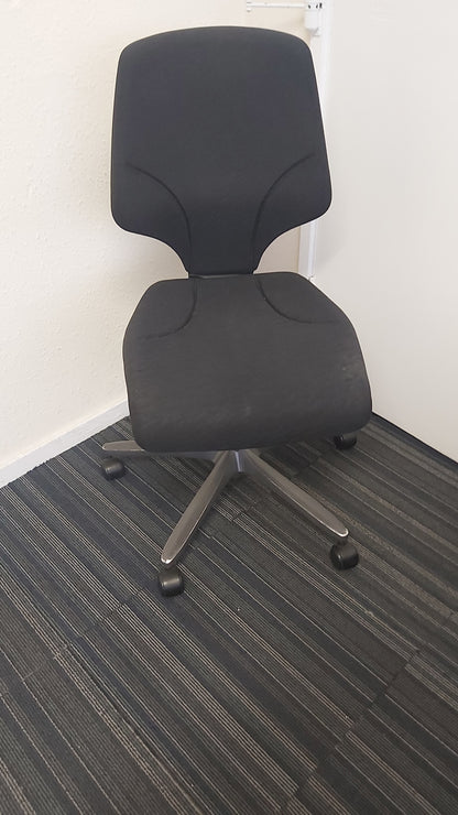 Second Hand Black Task Chair by Giroflex, adjustable swivel chair on castors