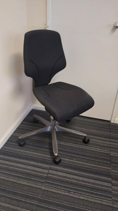Second Hand Black Task Chair by Giroflex, adjustable swivel chair on castors