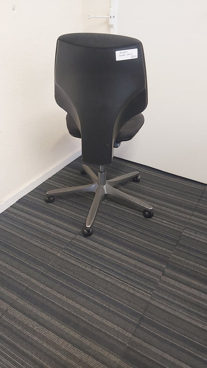 Second Hand Black Task Chair by Giroflex, adjustable swivel chair on castors